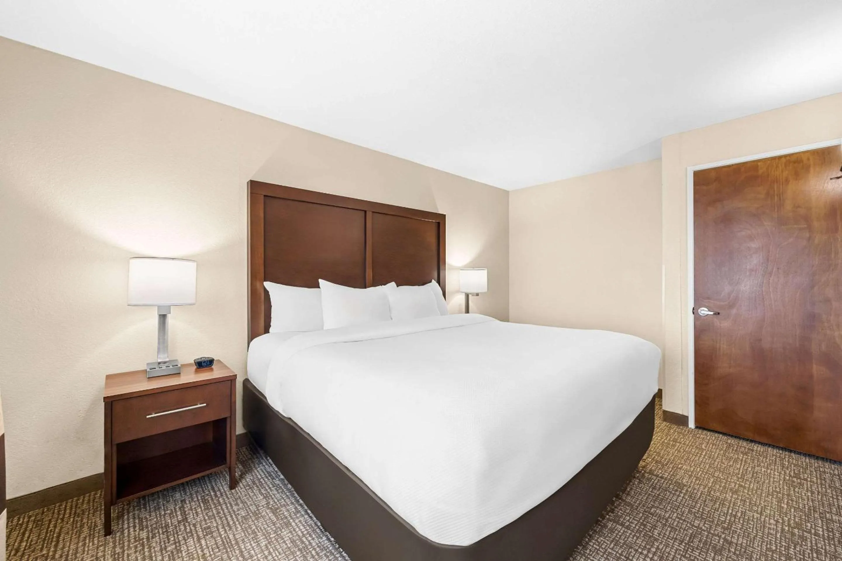 Bedroom, Bed in Comfort Inn & Suites Pueblo