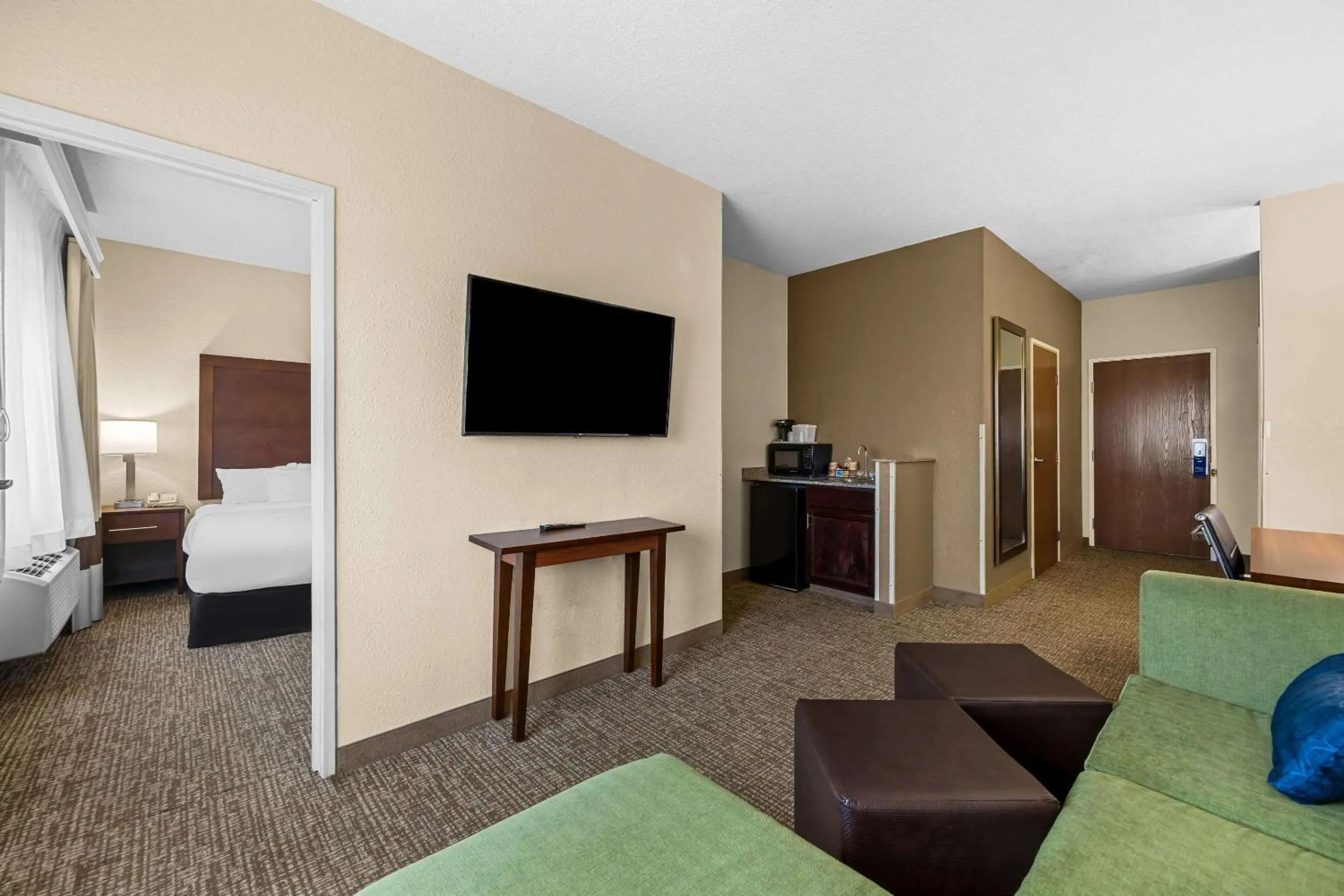 Bedroom, Bed in Comfort Inn & Suites Pueblo