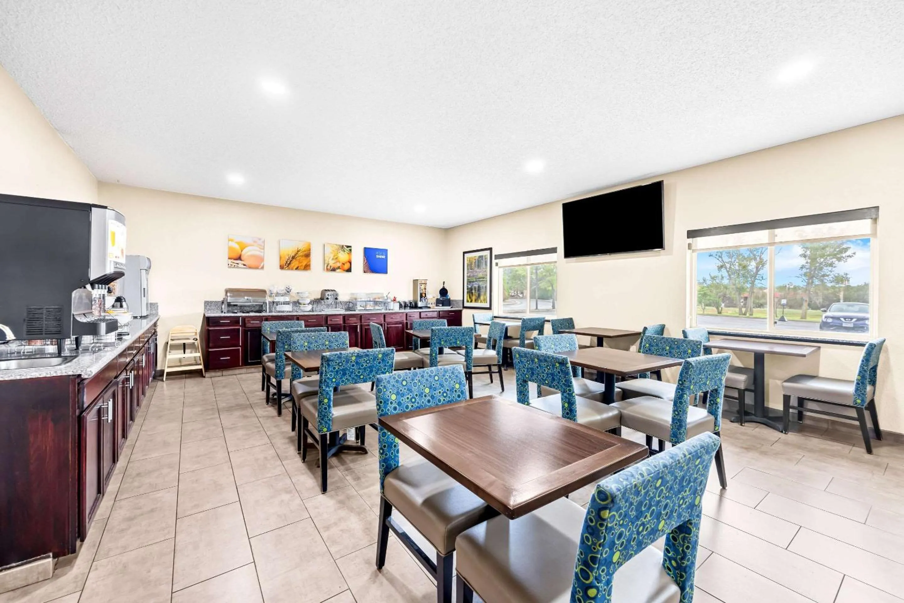 Breakfast in Comfort Inn & Suites Pueblo