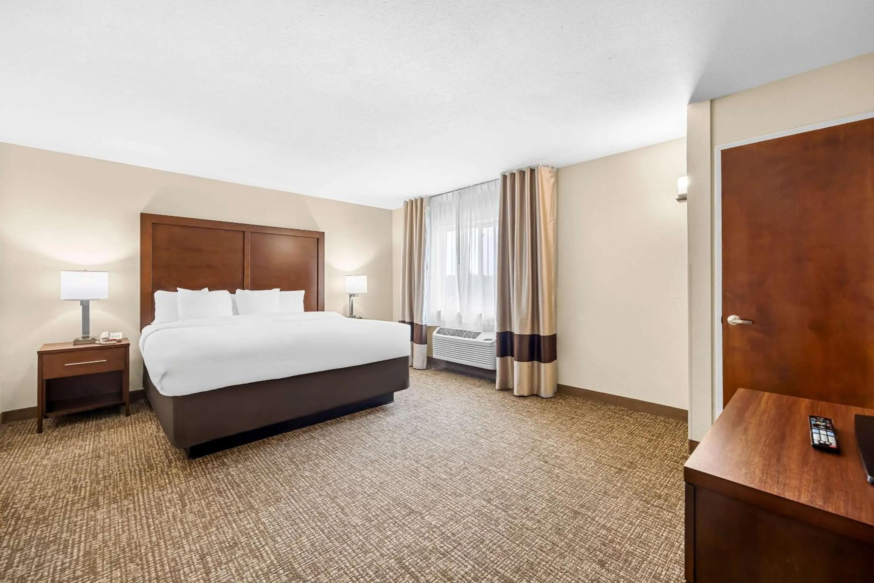 Bedroom, Bed in Comfort Inn & Suites Pueblo