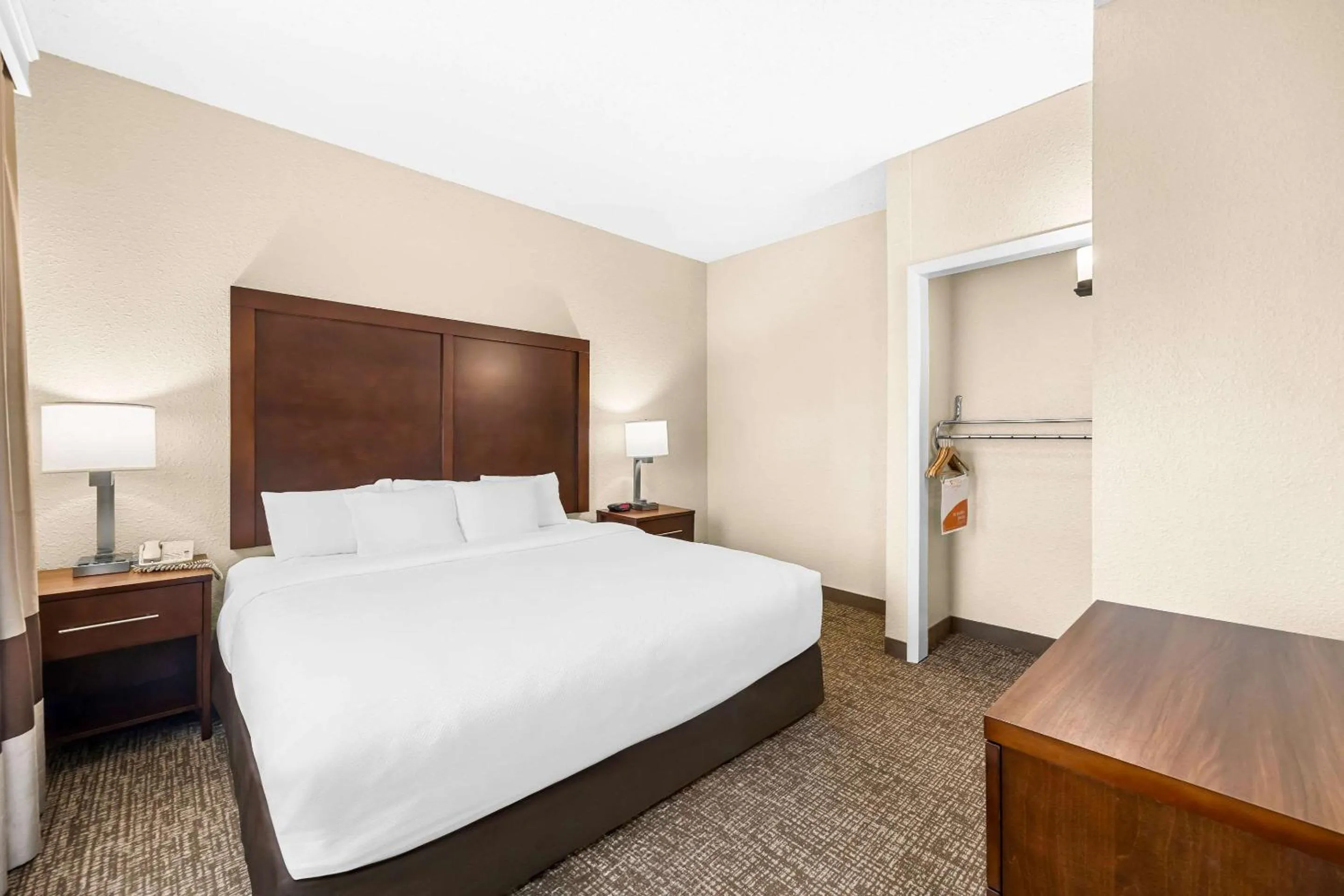 Bedroom, Bed in Comfort Inn & Suites Pueblo