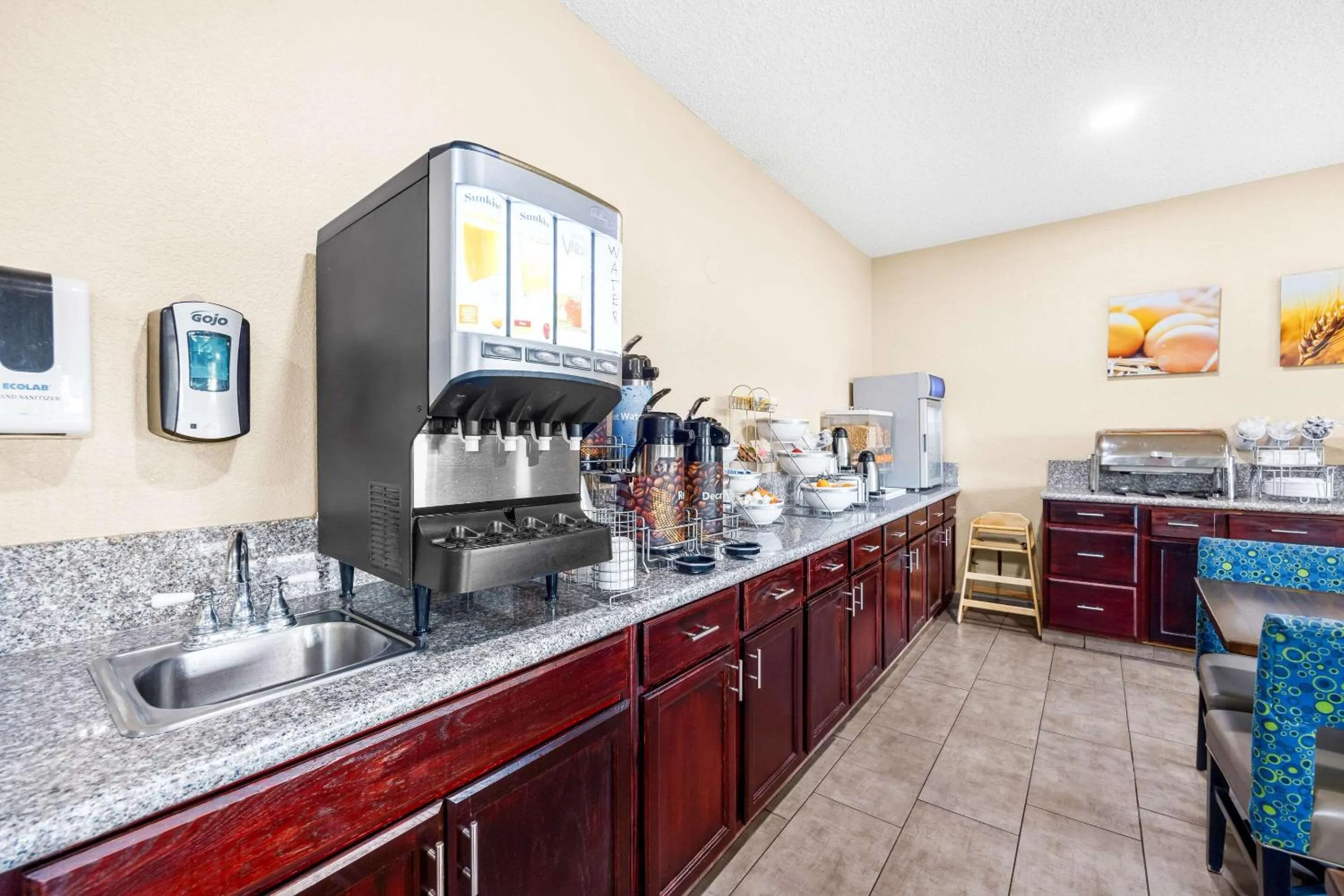 Breakfast in Comfort Inn & Suites Pueblo