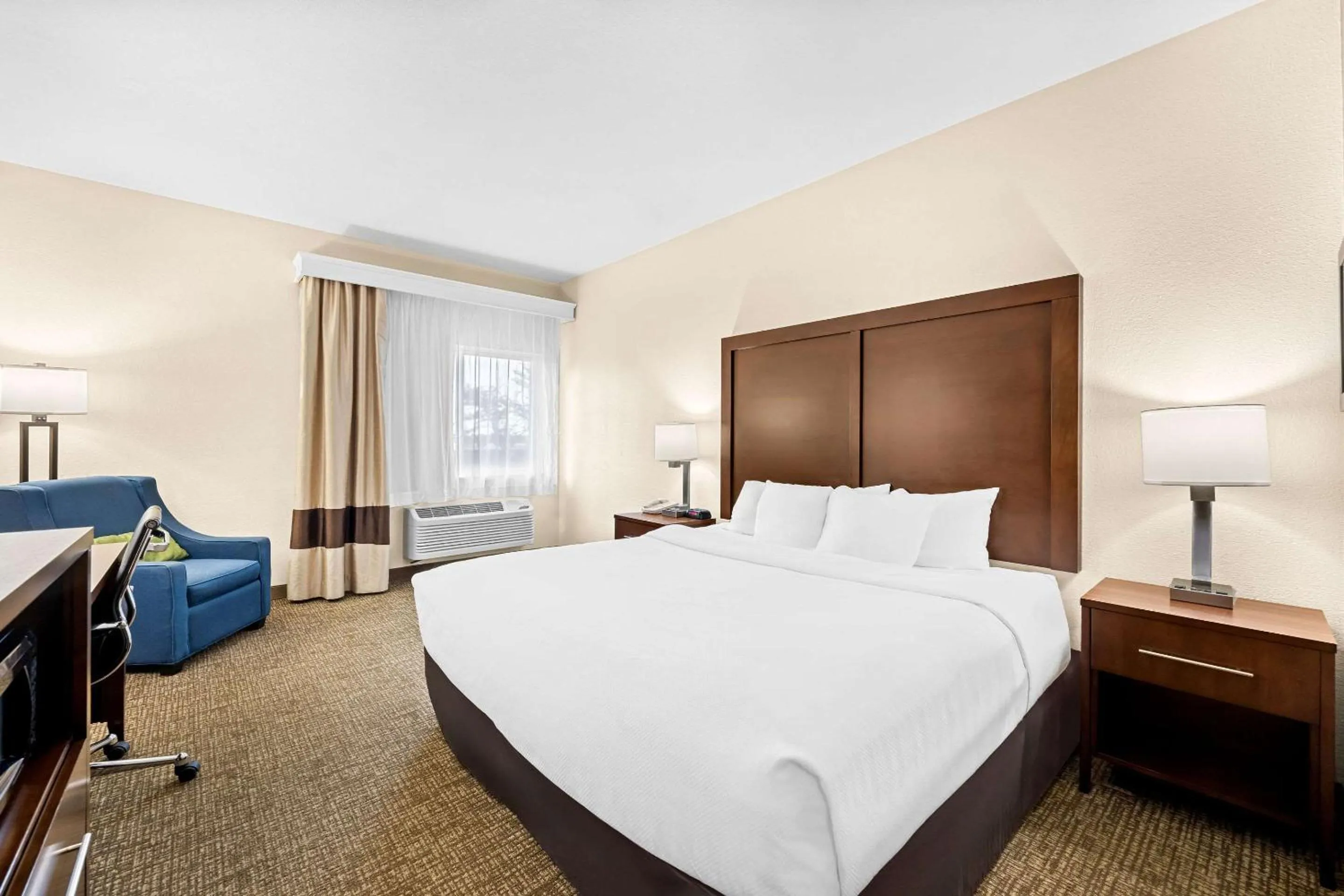 Bedroom, Bed in Comfort Inn & Suites Pueblo