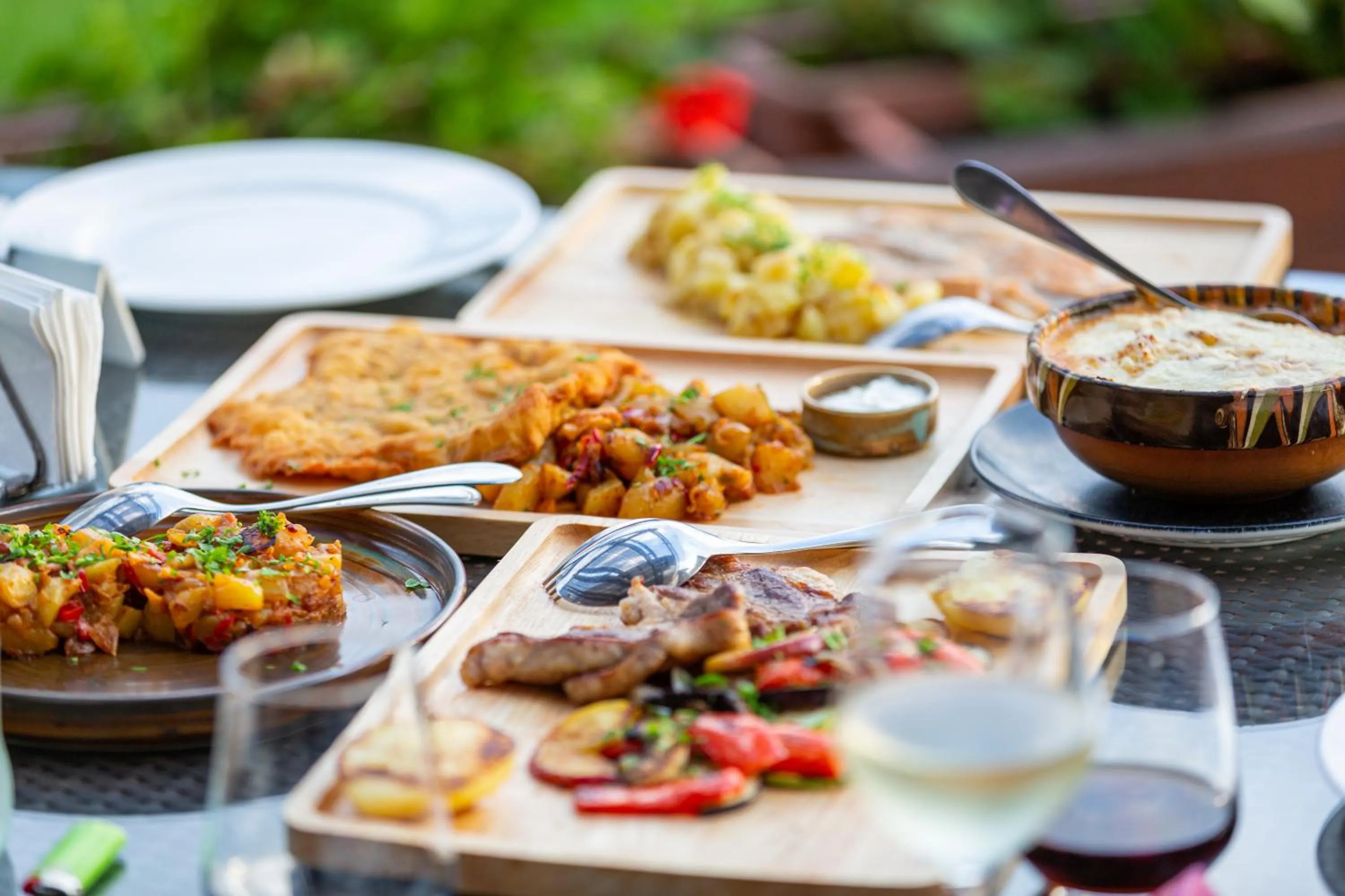 Restaurant/places to eat in Pensiunea Casa Nostalgia