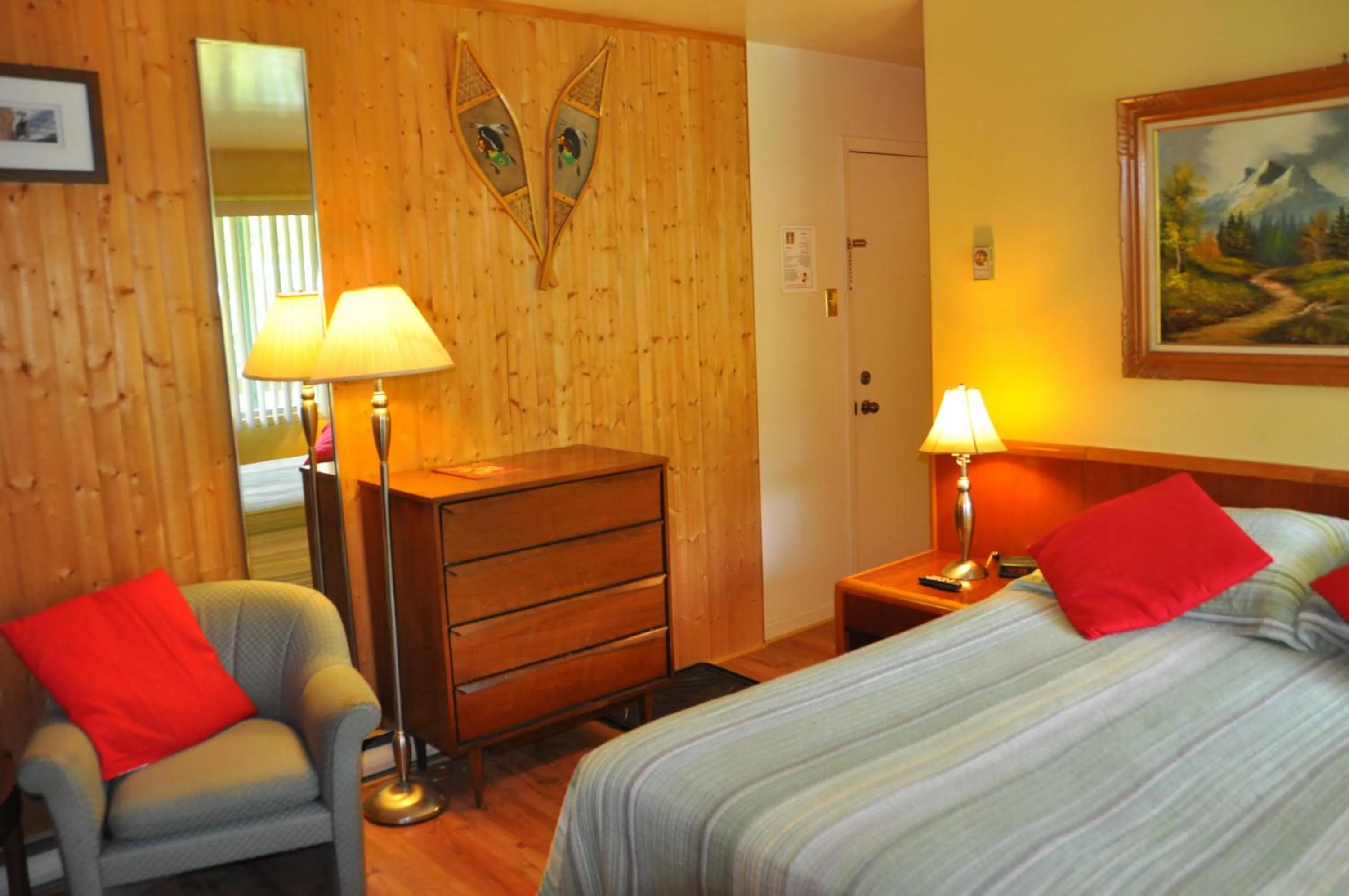 Bedroom, Bed in Le Boisé du Lac