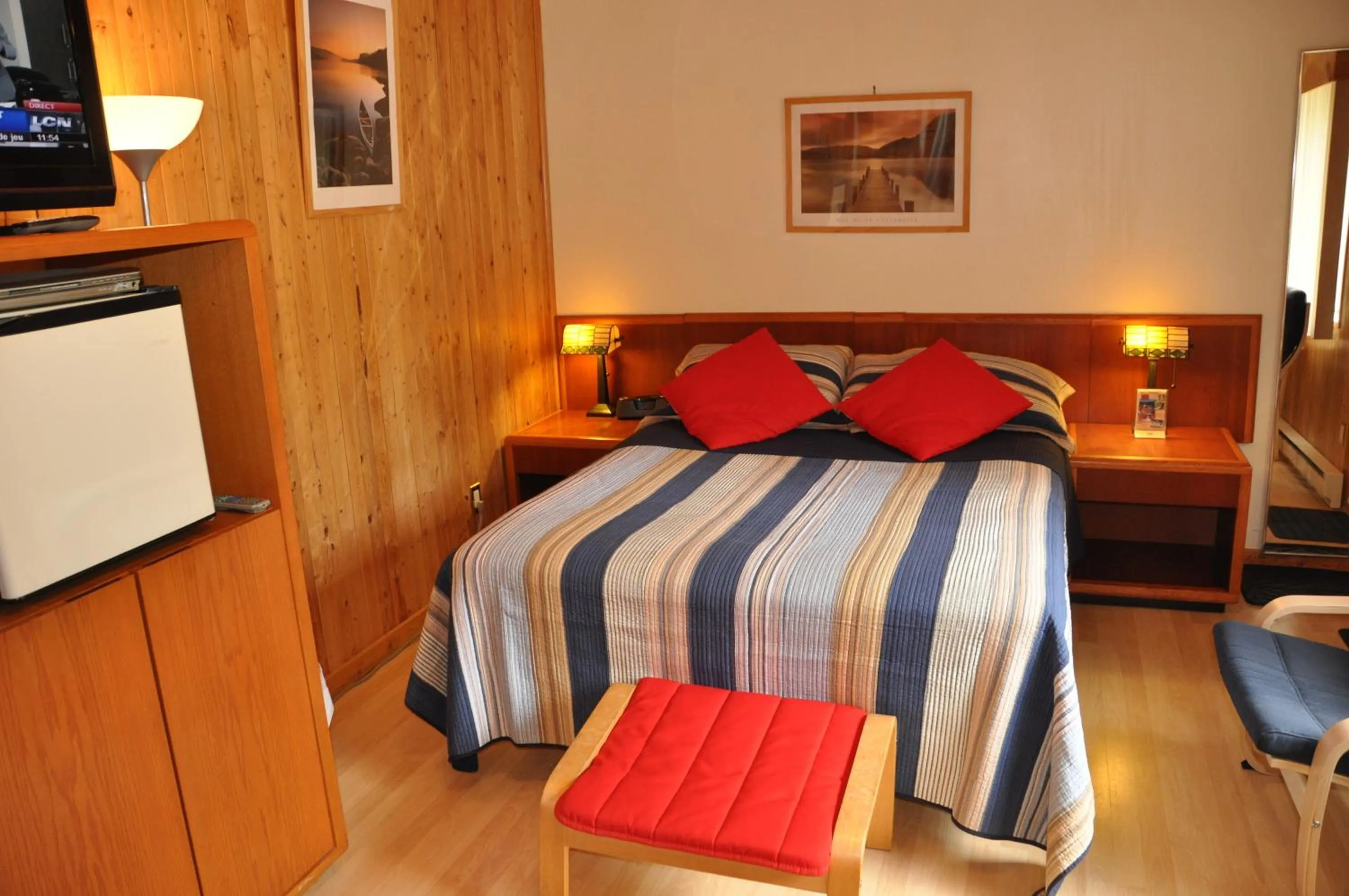 Bedroom, Bed in Le Boisé du Lac