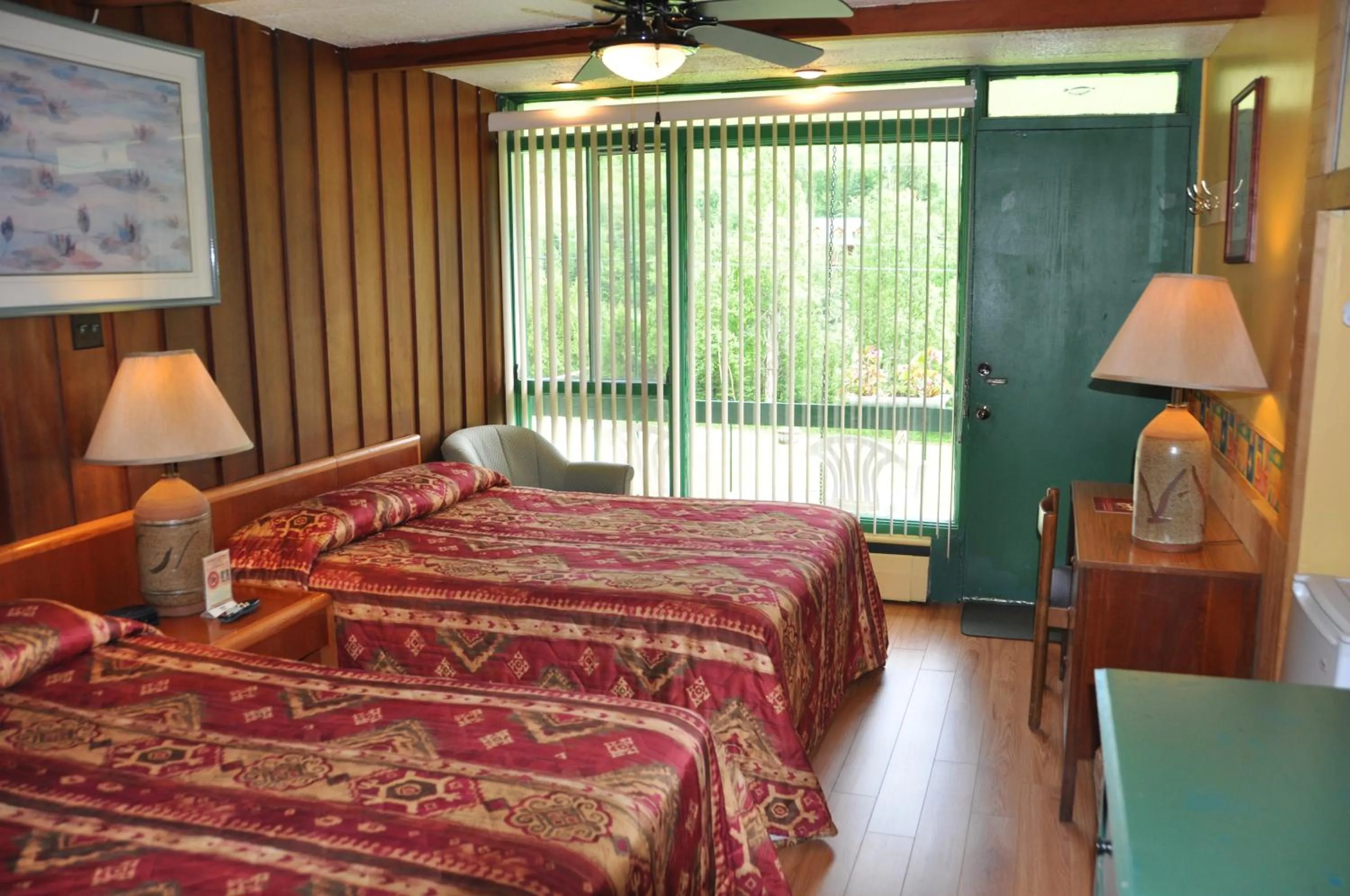 Bedroom, Bed in Le Boisé du Lac