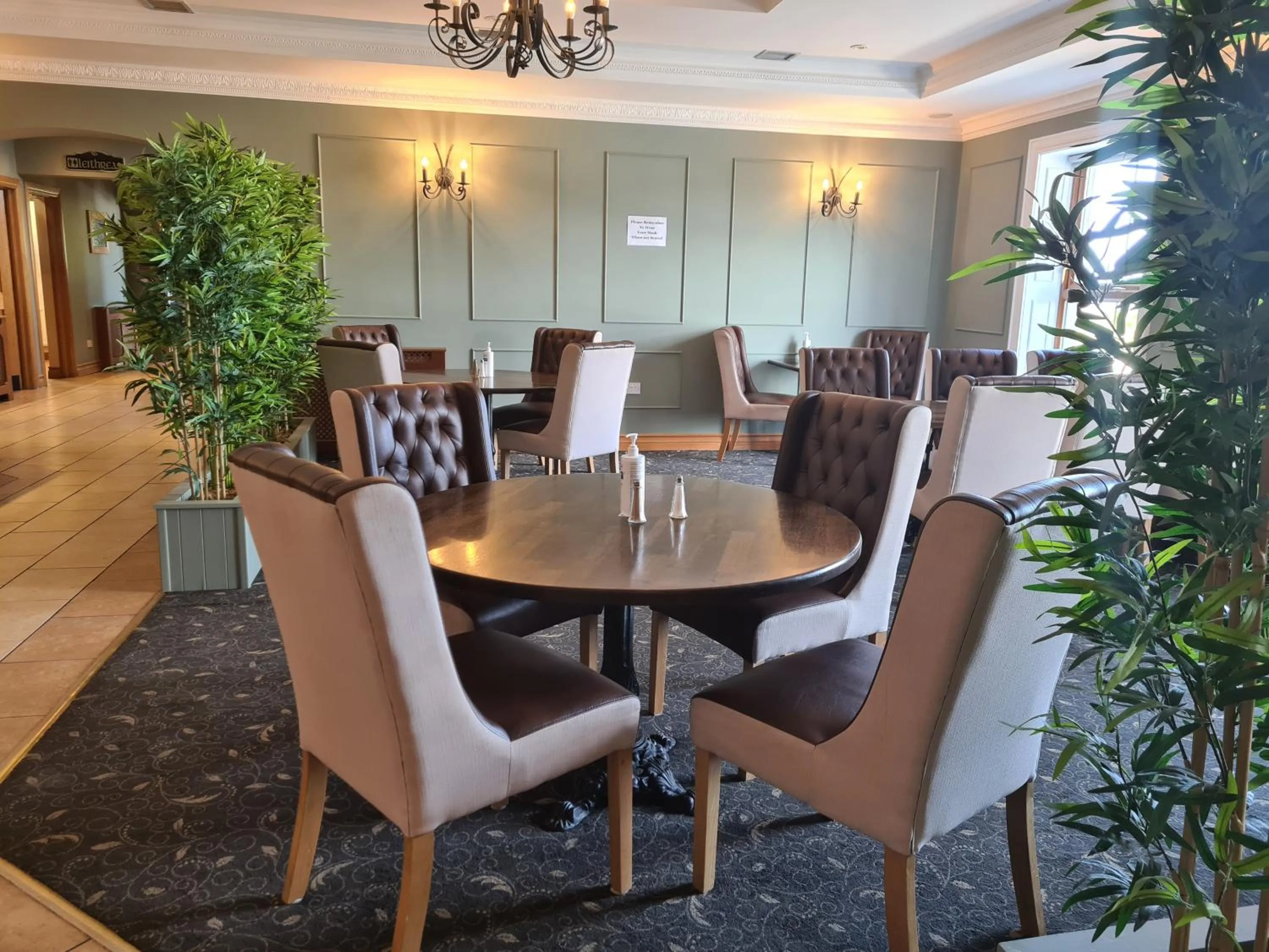Restaurant/places to eat in Caisleain Oir Hotel