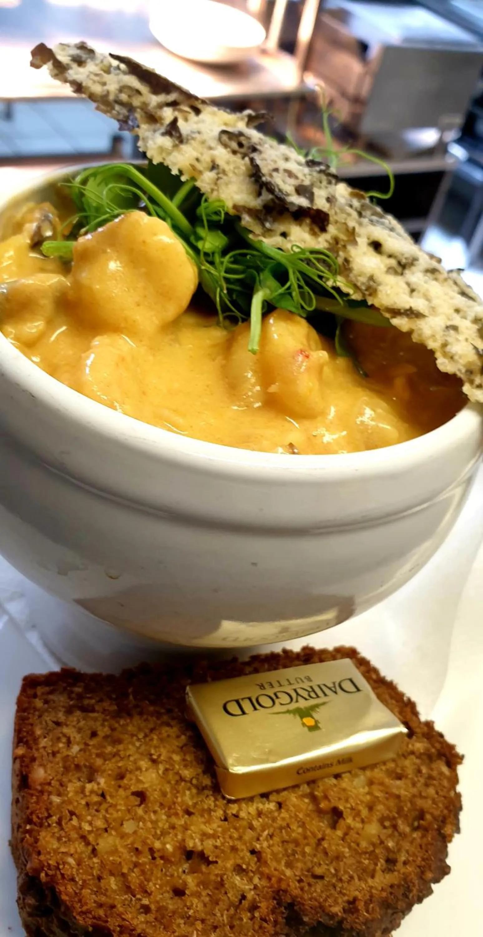 Restaurant/places to eat in Caisleain Oir Hotel