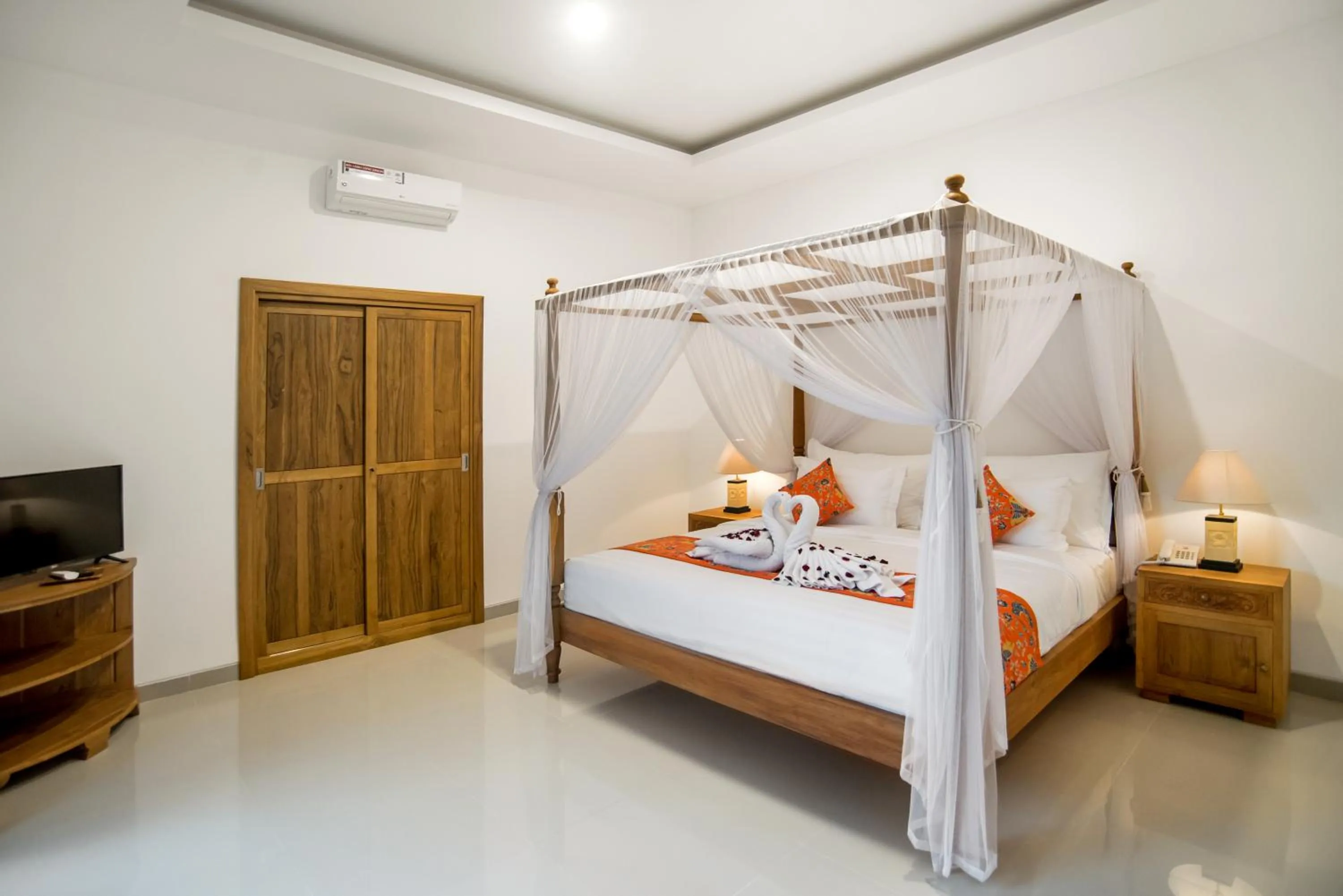 Bed in Sandi Agung Villa Bidadari