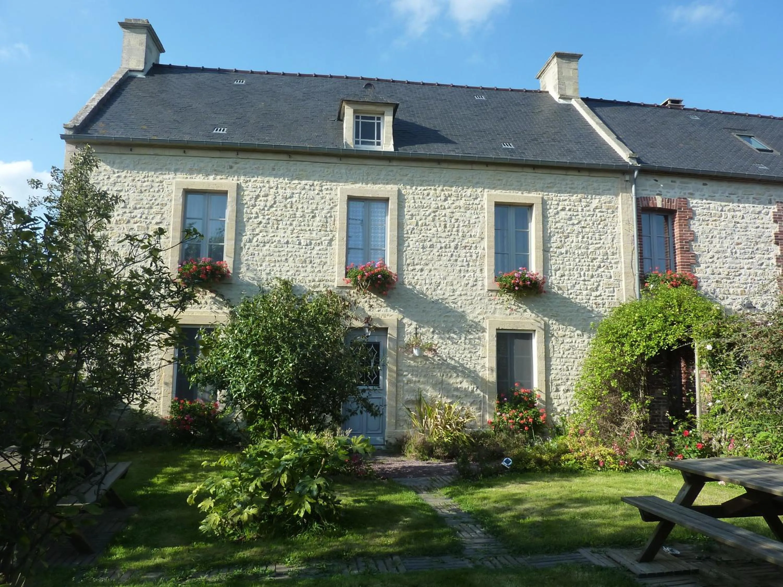 Garden view in Chambres d'Hôtes Le Clos Tassin
