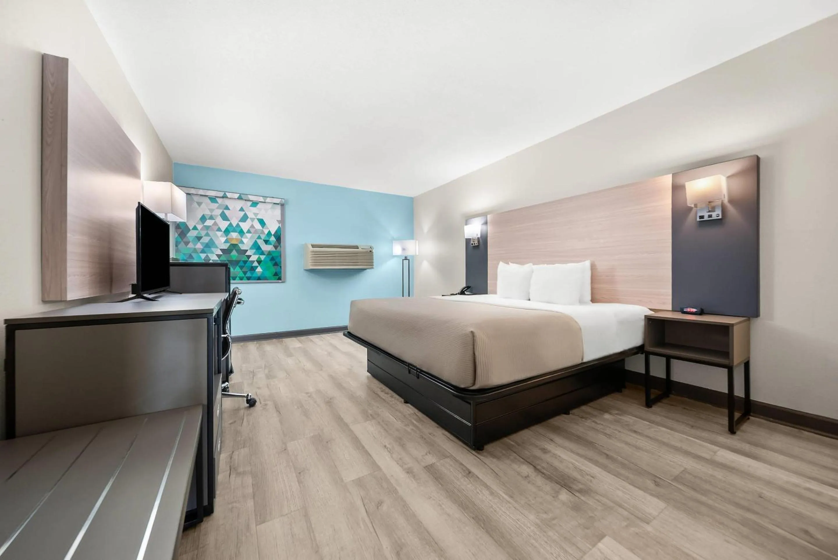 Bedroom, Bed in Quality Inn Auburn Campus Area I-85