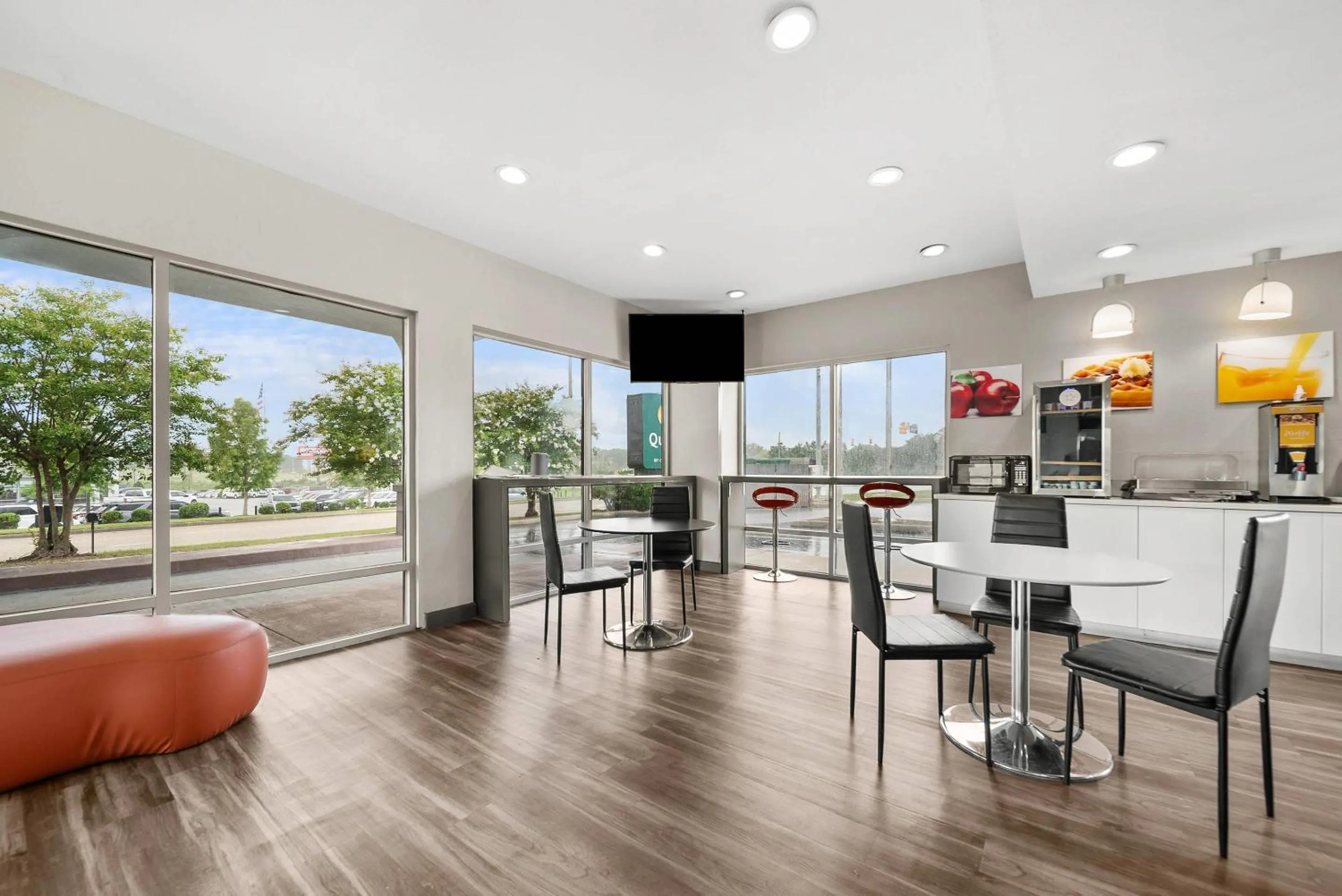 Breakfast in Quality Inn Auburn Campus Area I-85