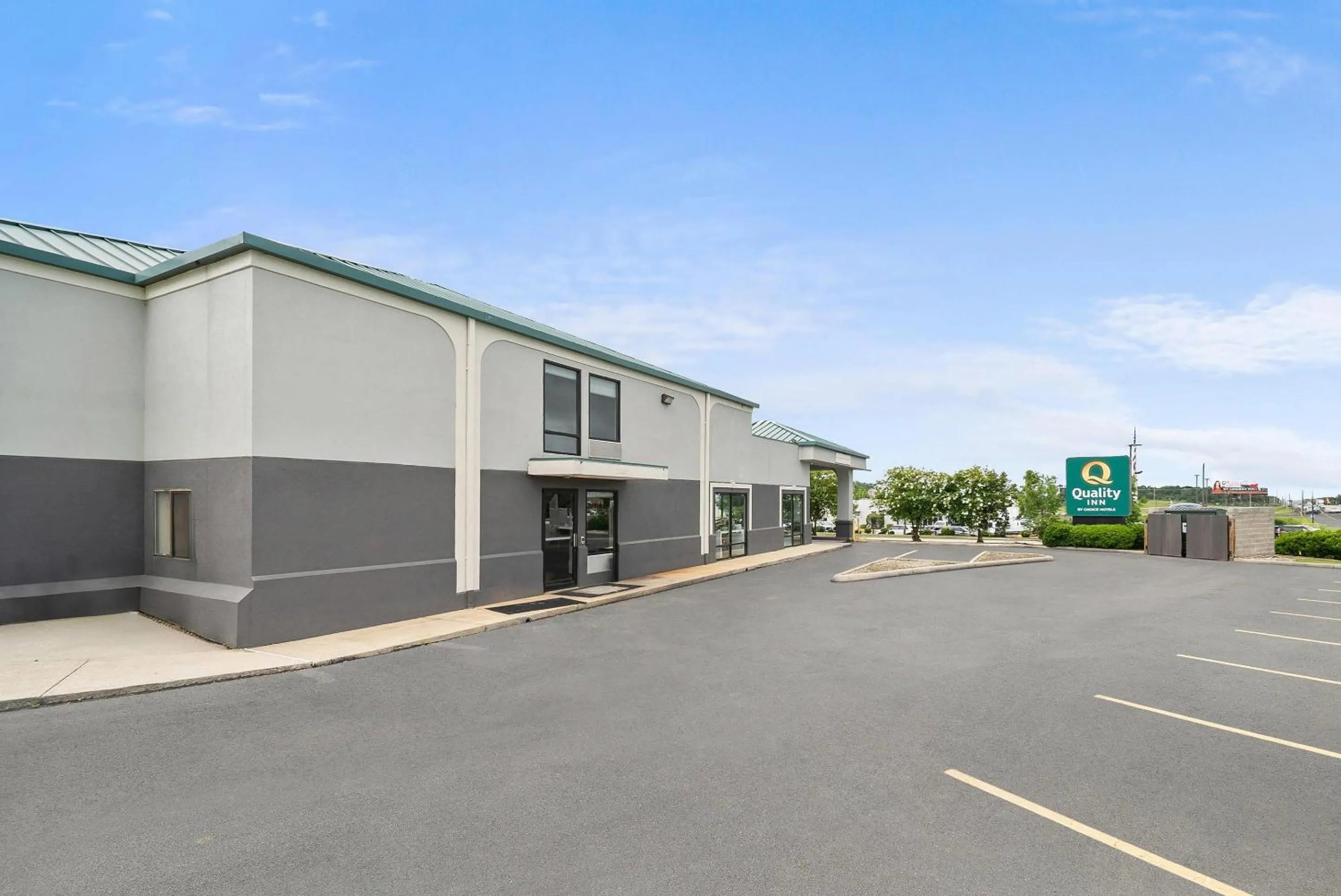 Property building in Quality Inn Auburn Campus Area I-85