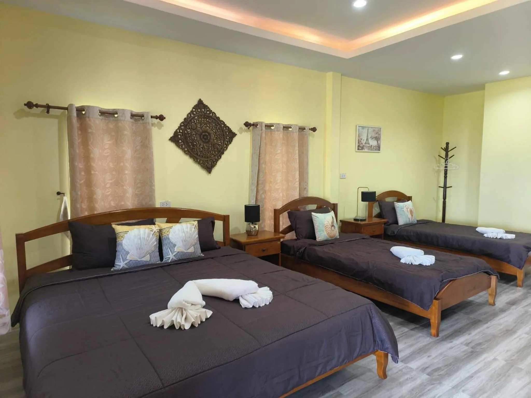 Bed in Sunrise Beach Kohyao Resort