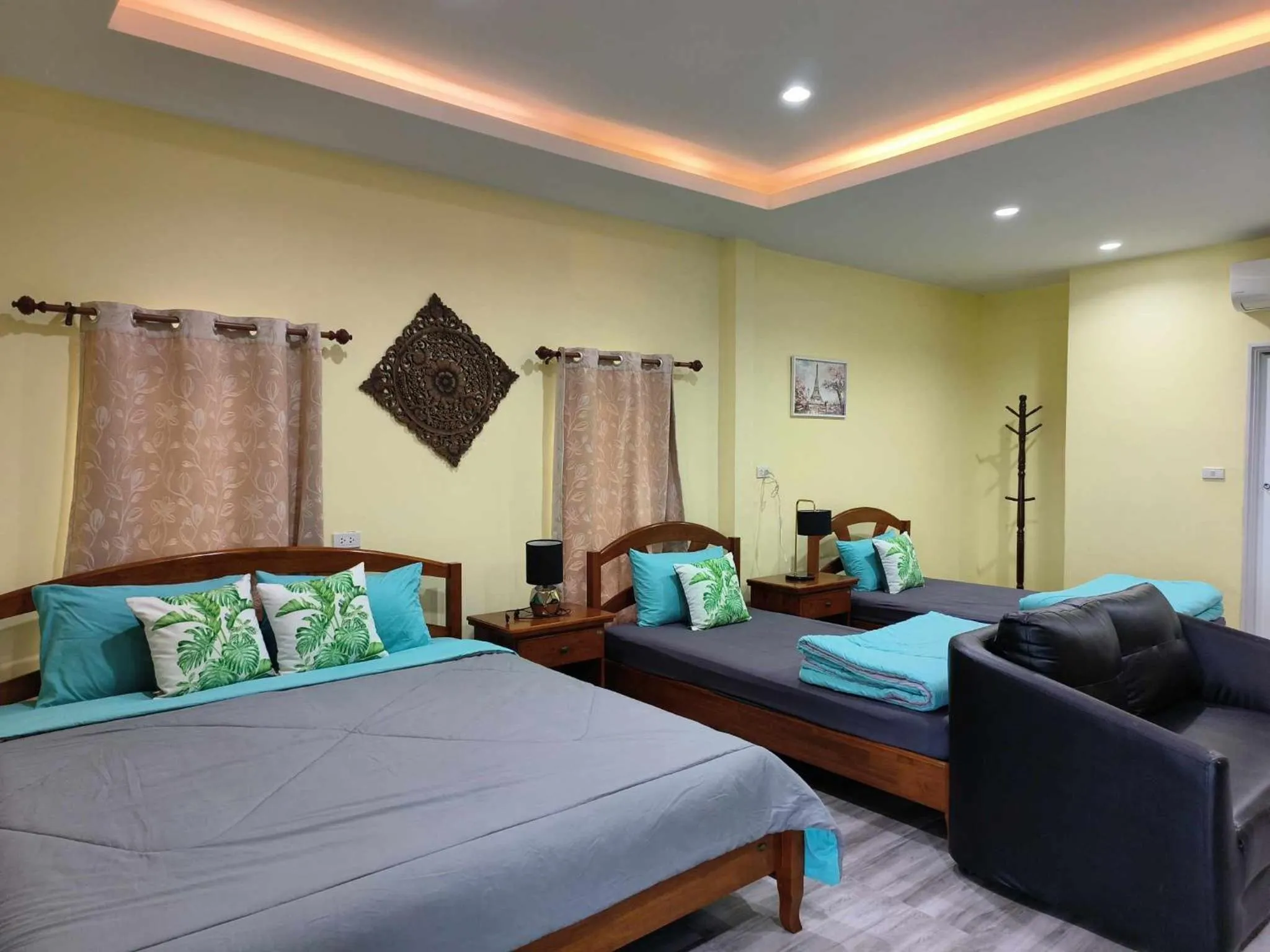 Bed in Sunrise Beach Kohyao Resort