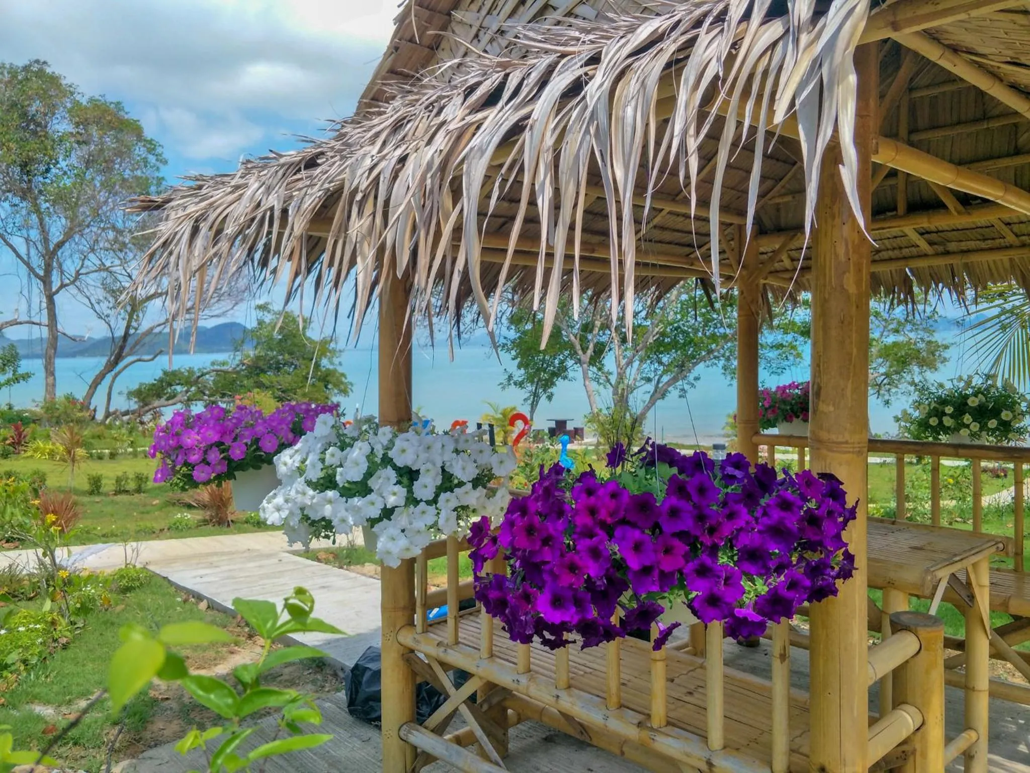 Garden view in Sunrise Beach Kohyao Resort