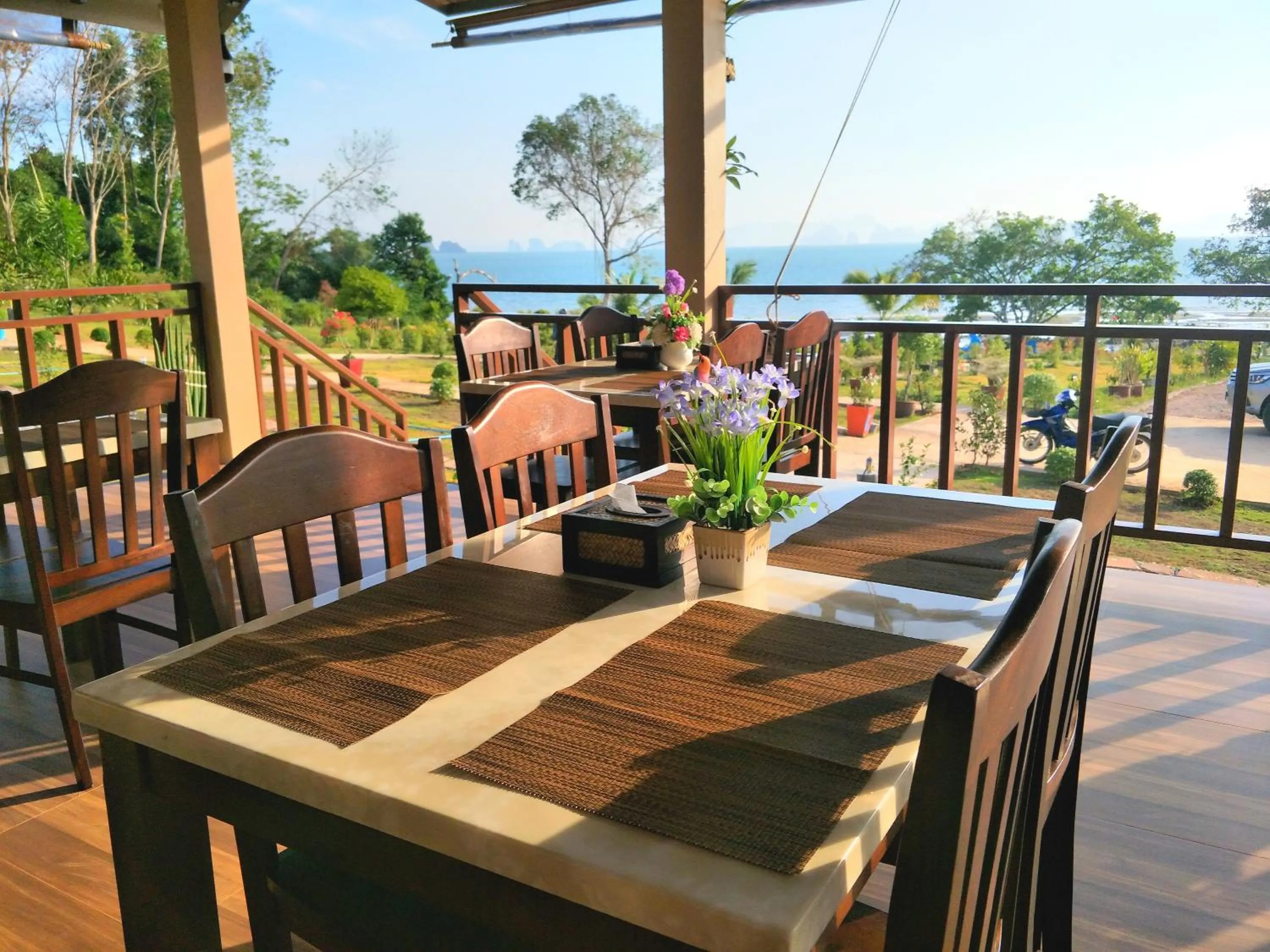 Restaurant/places to eat in Sunrise Beach Kohyao Resort