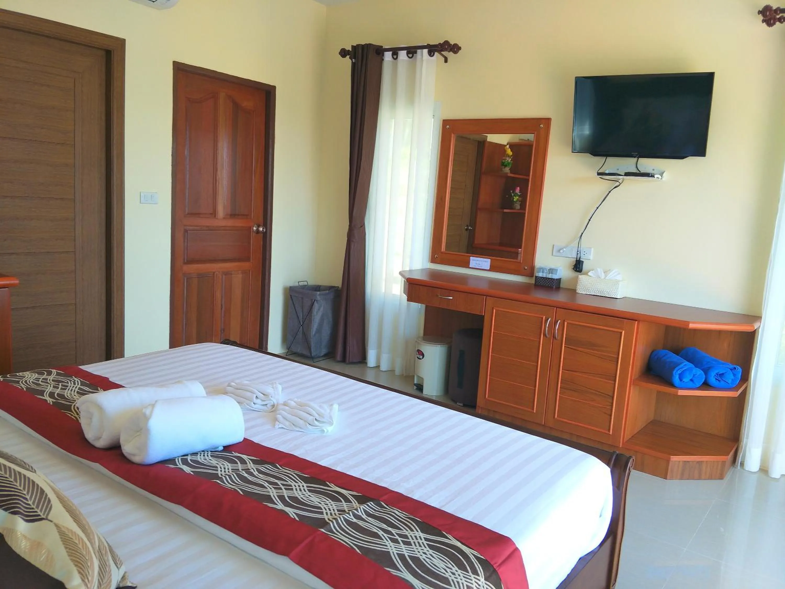 TV and multimedia, Bed in Sunrise Beach Kohyao Resort