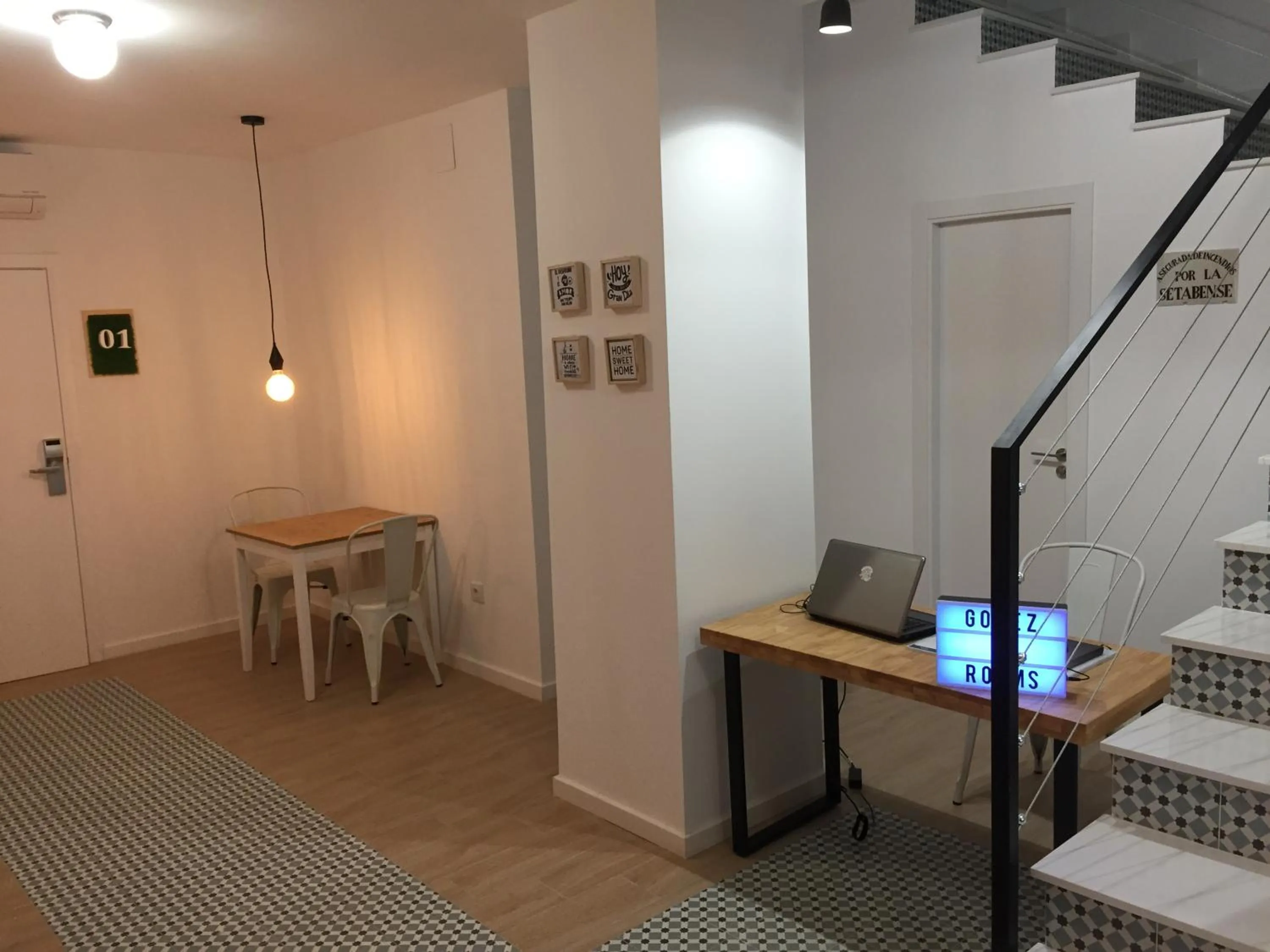 Dining area in GOMEZ ROOMS