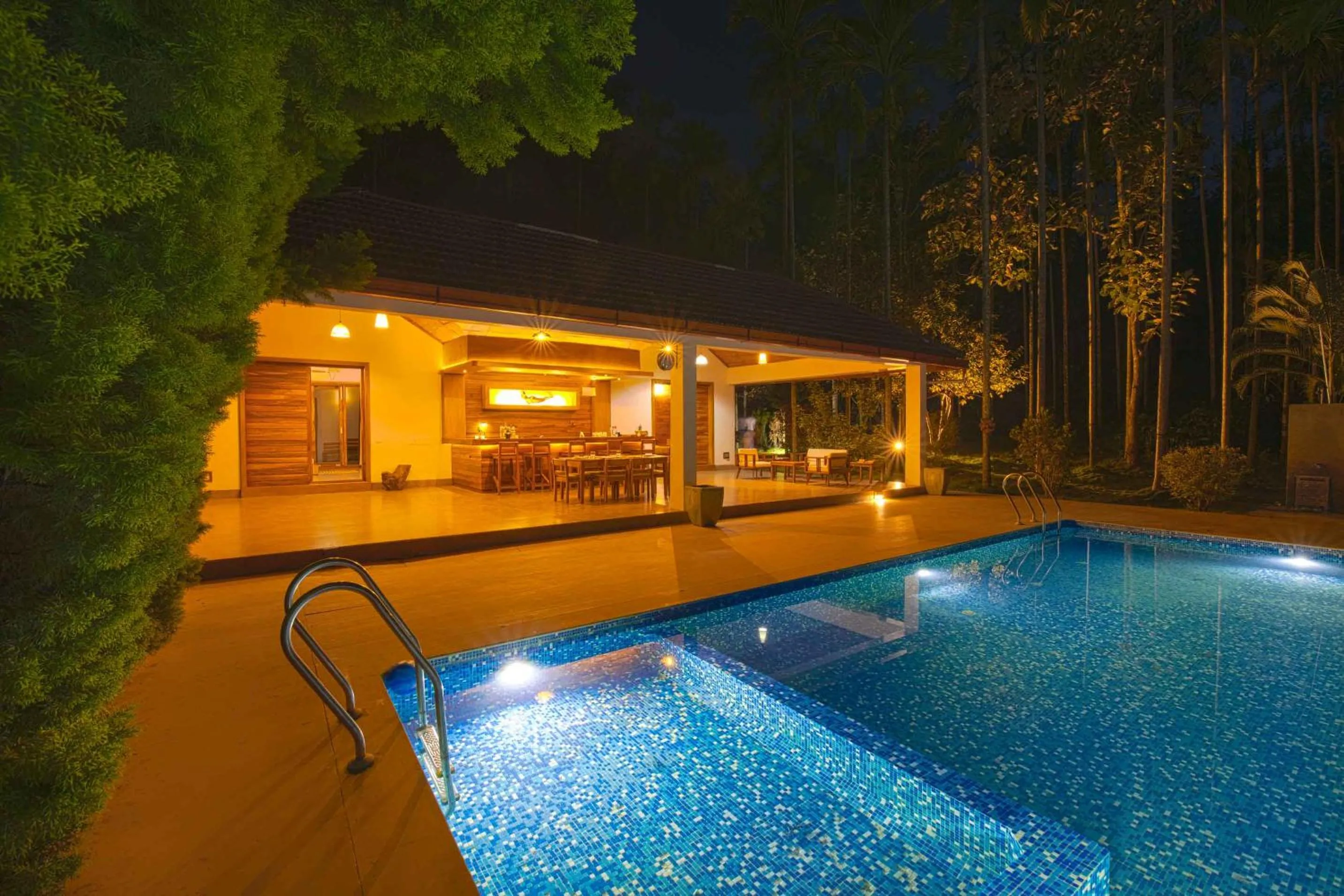 Swimming pool in StayVista at Tall Silver with Infinity Pool & Breakfast -2BR