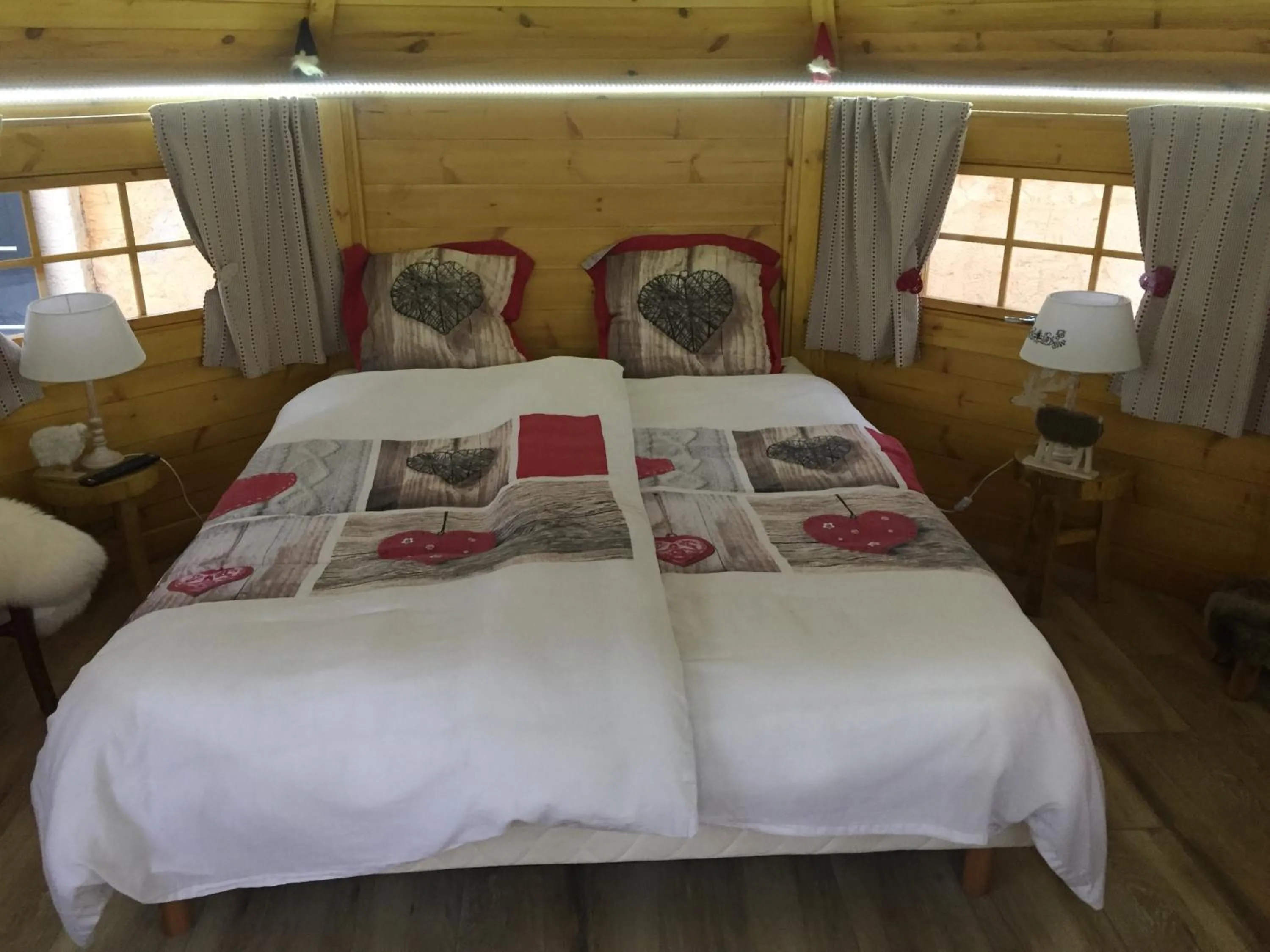 Bed in Alaguyauder le KOTA