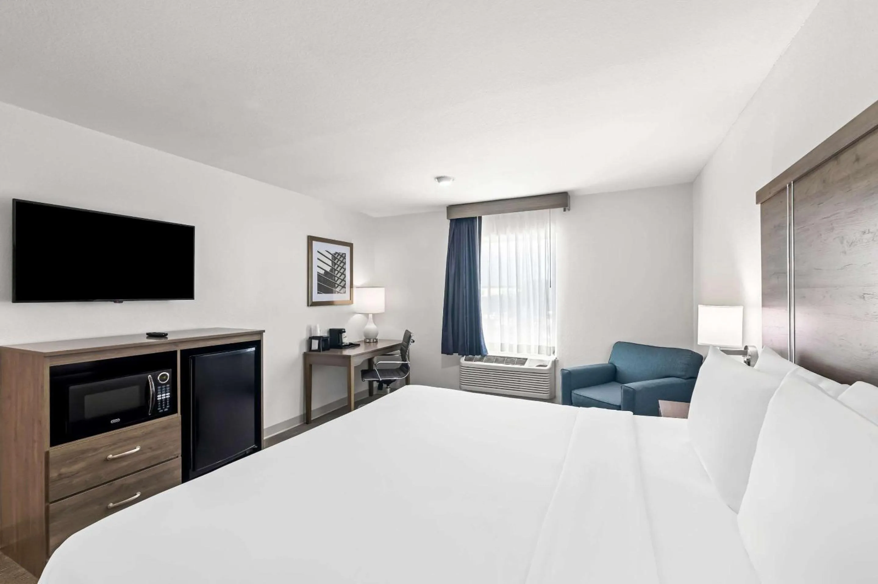 Bedroom, Bed in Quality Inn Bastrop