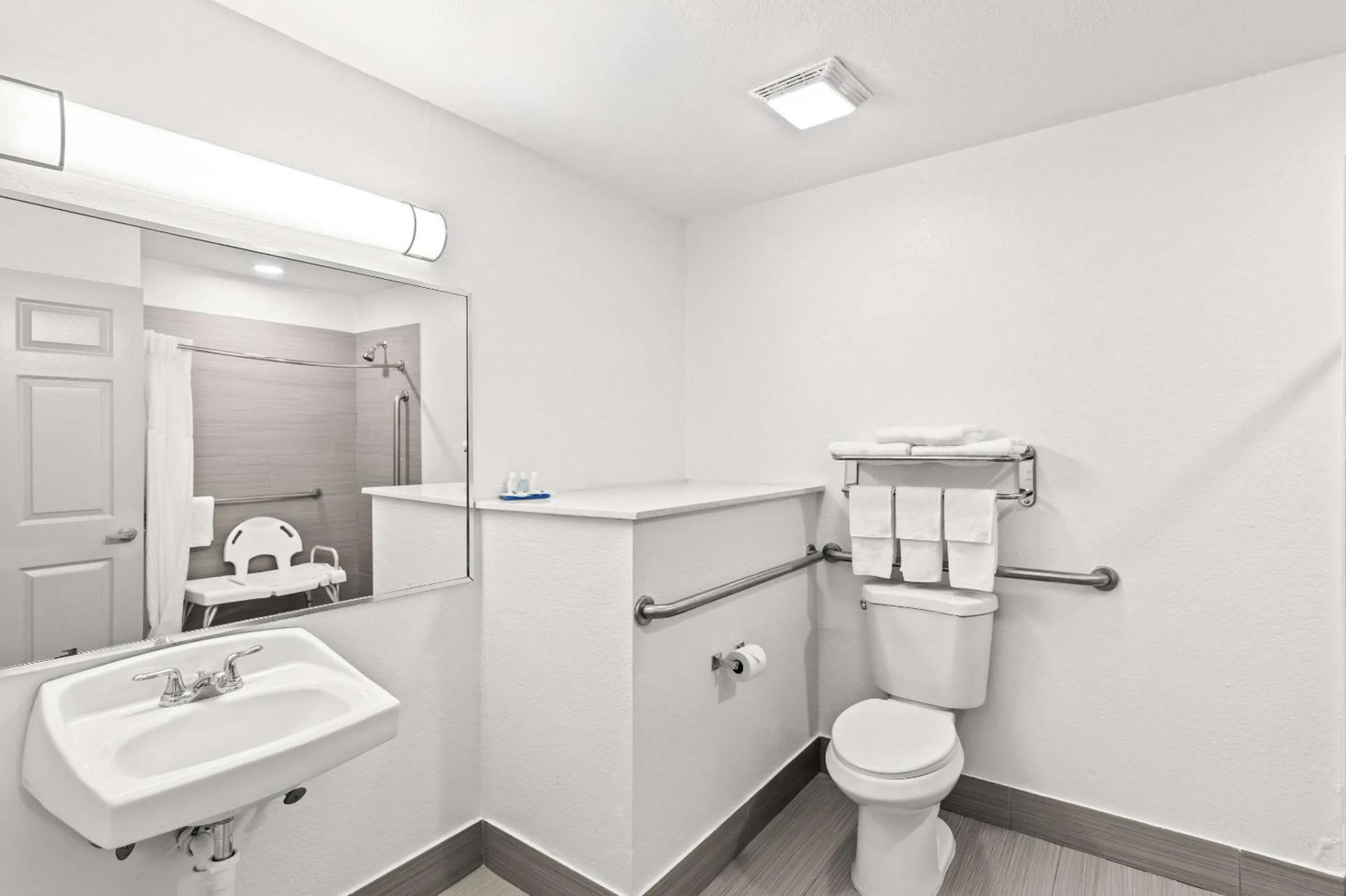 Bathroom in Quality Inn Bastrop