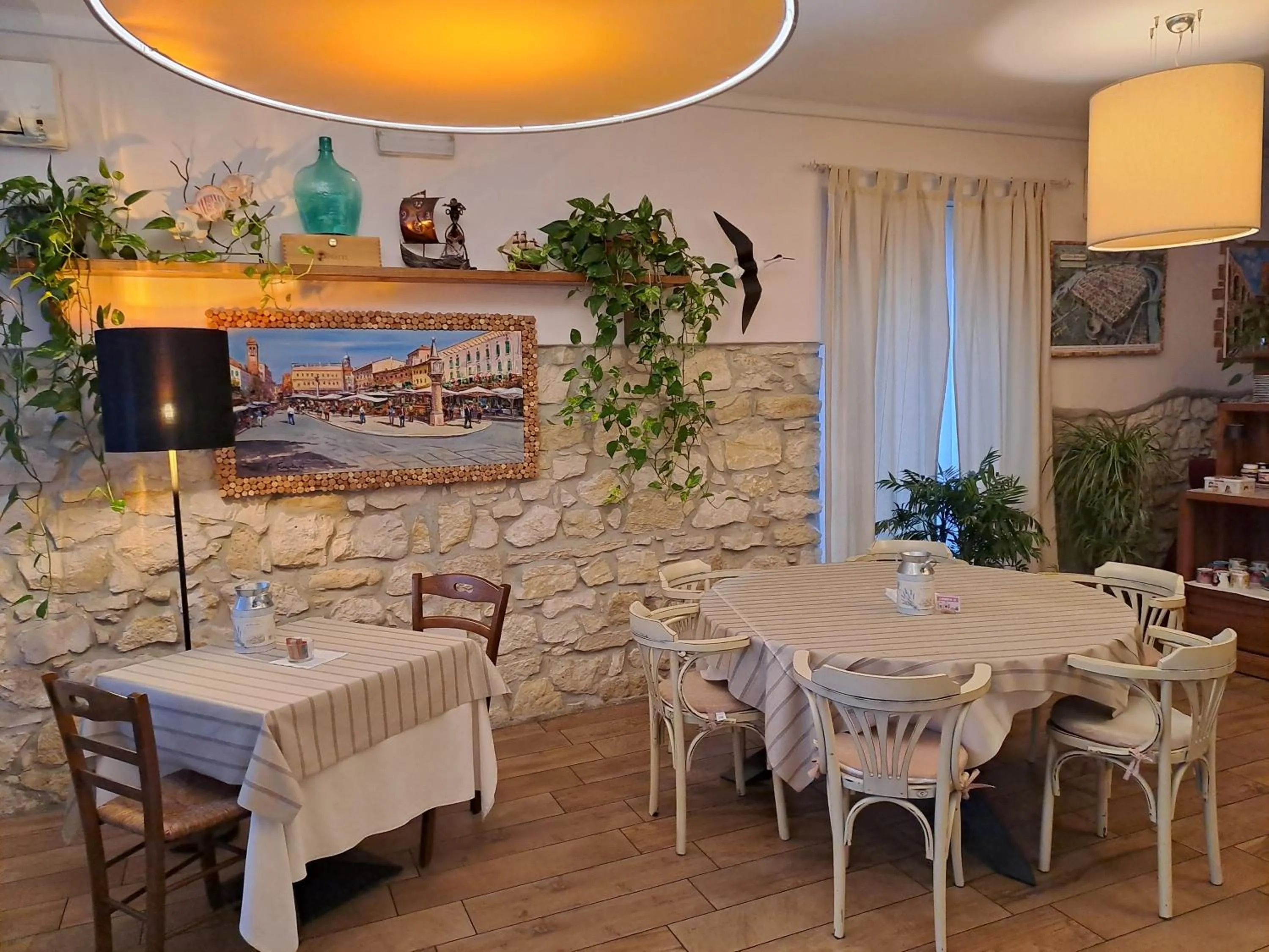 Restaurant/places to eat in Florivana Boutique Hotel