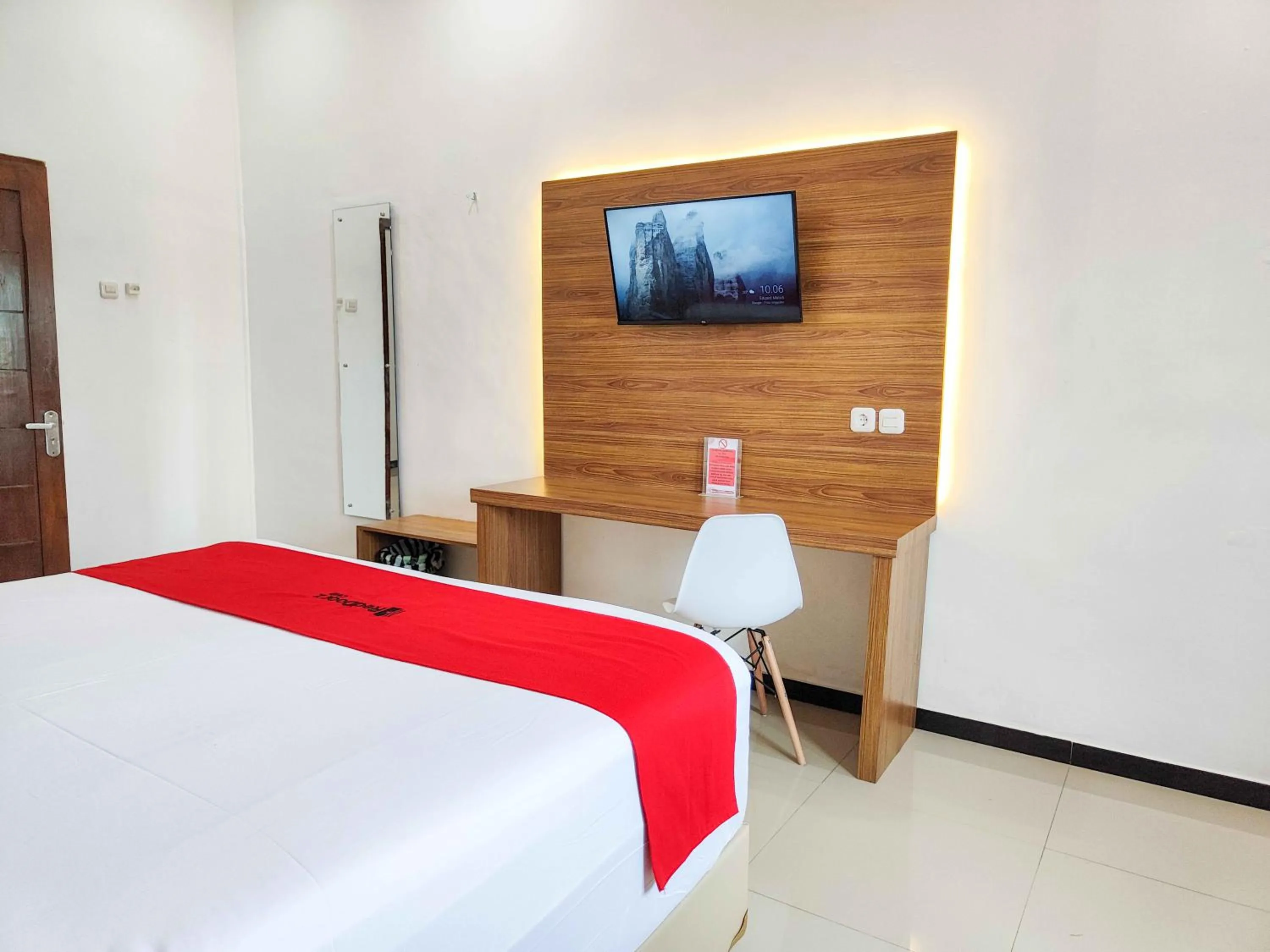 Bedroom, Bed in RedDoorz near Prambanan Temple