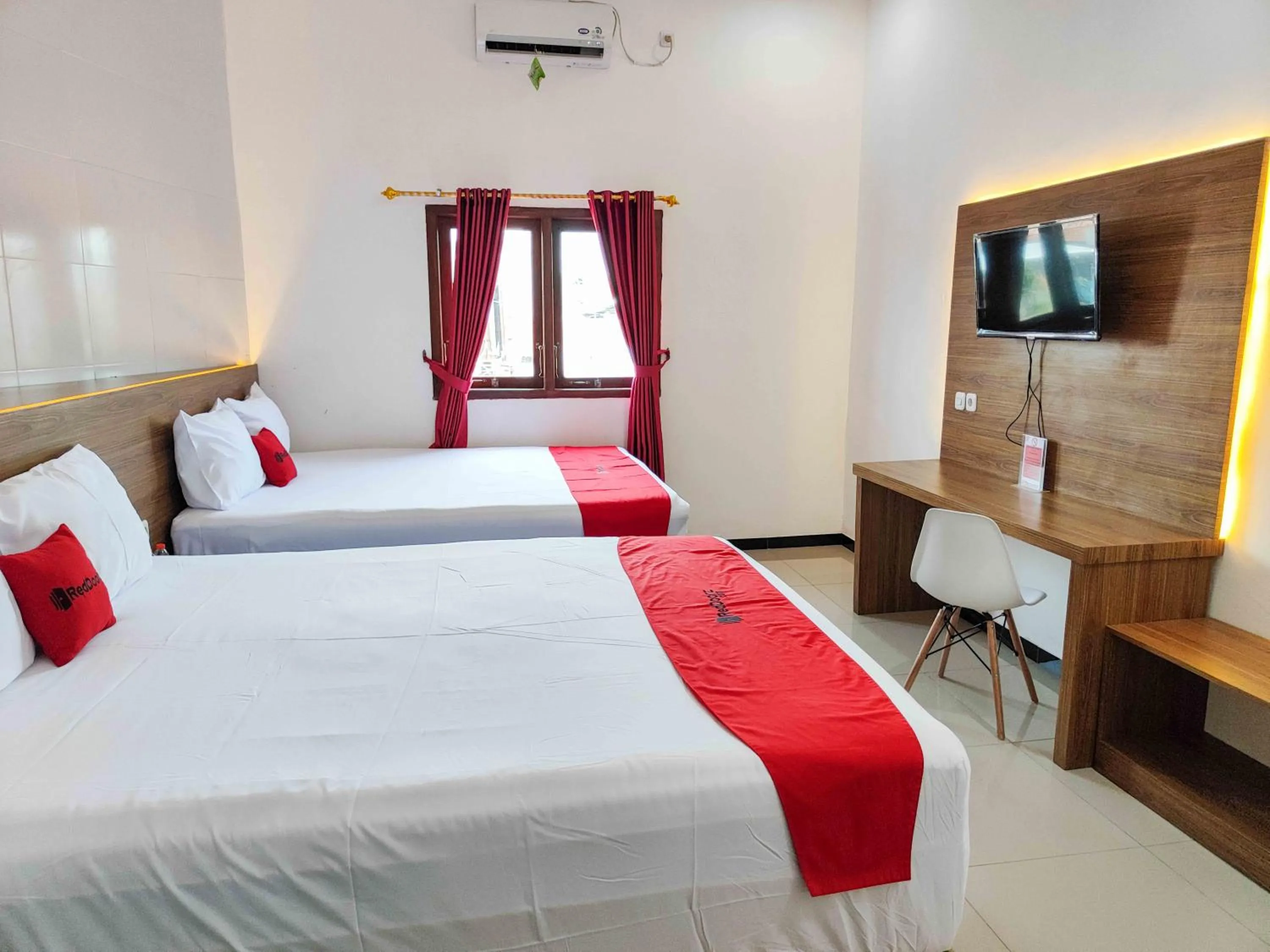 Bedroom, Bed in RedDoorz near Prambanan Temple