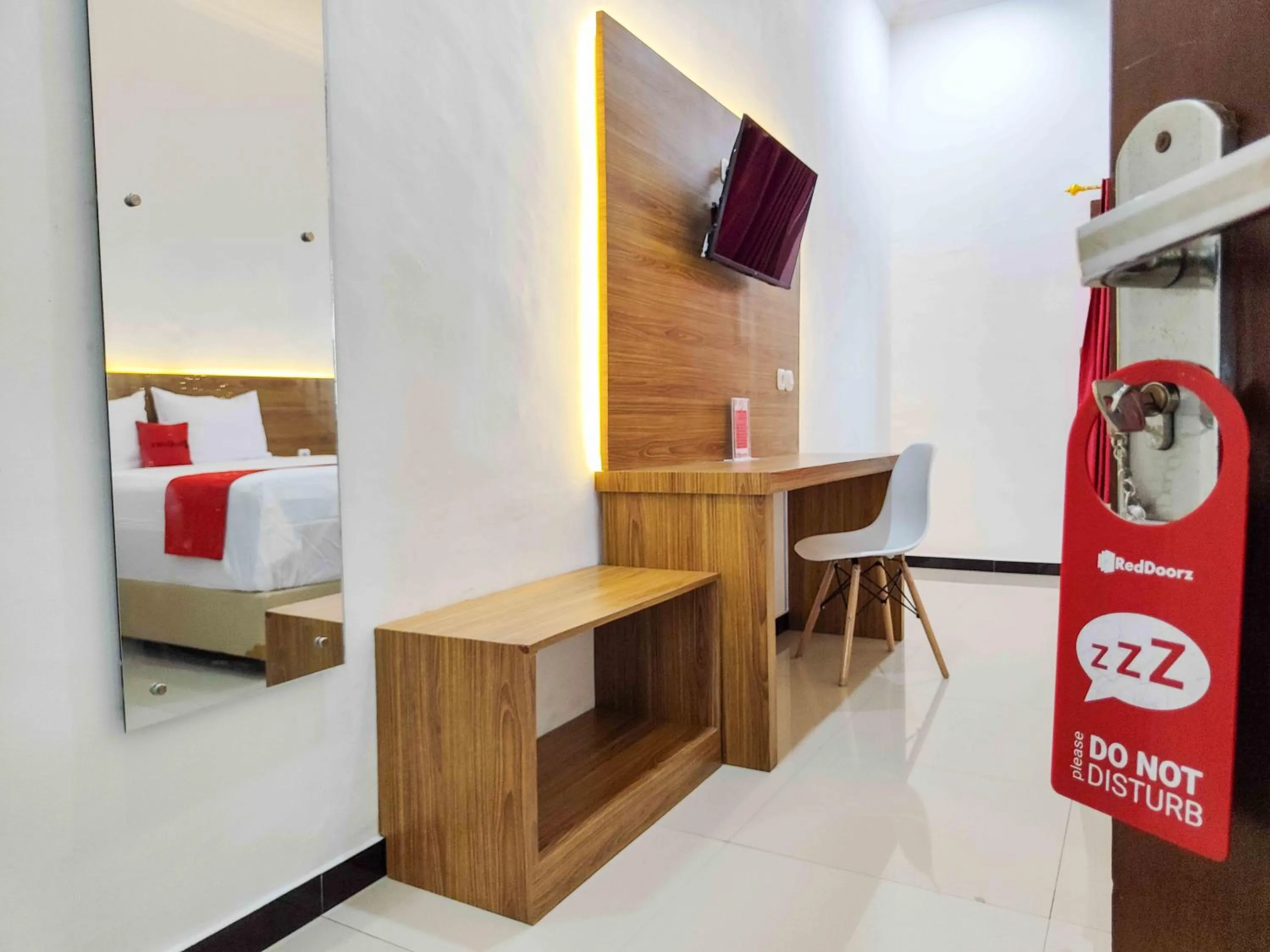 TV and multimedia, Bed in RedDoorz near Prambanan Temple