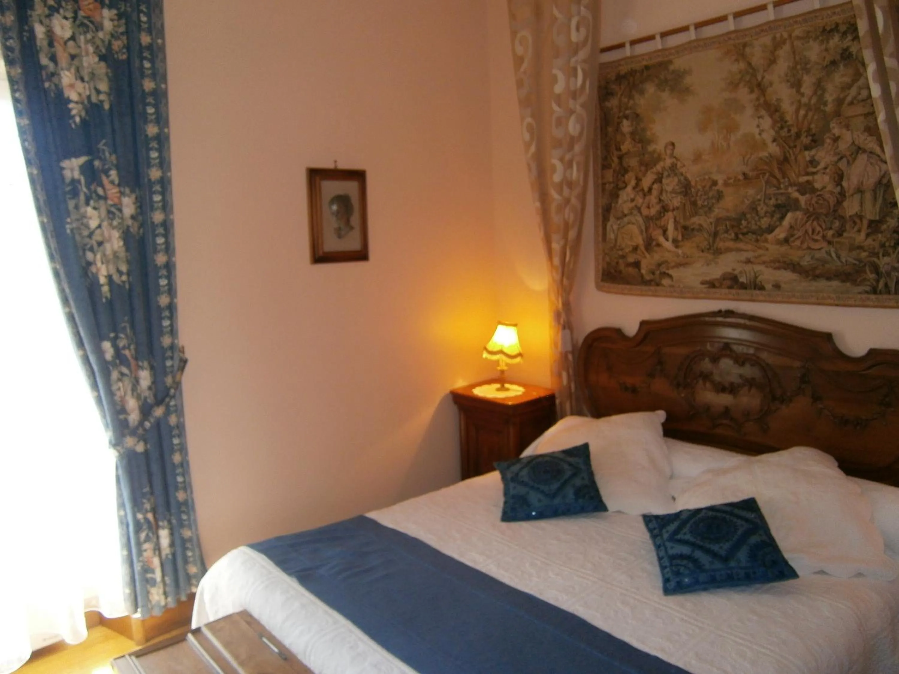 Bed in Logis La Folie