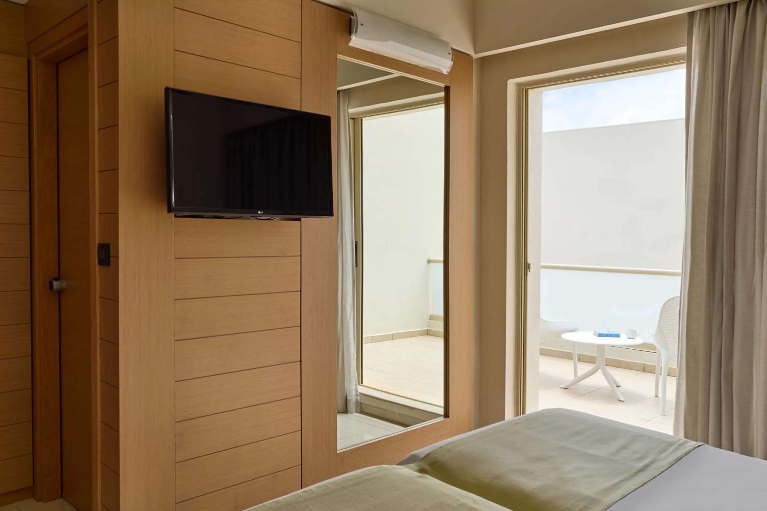 TV and multimedia, Bed in Atlantica Amalthia Beach Hotel - Adults Only