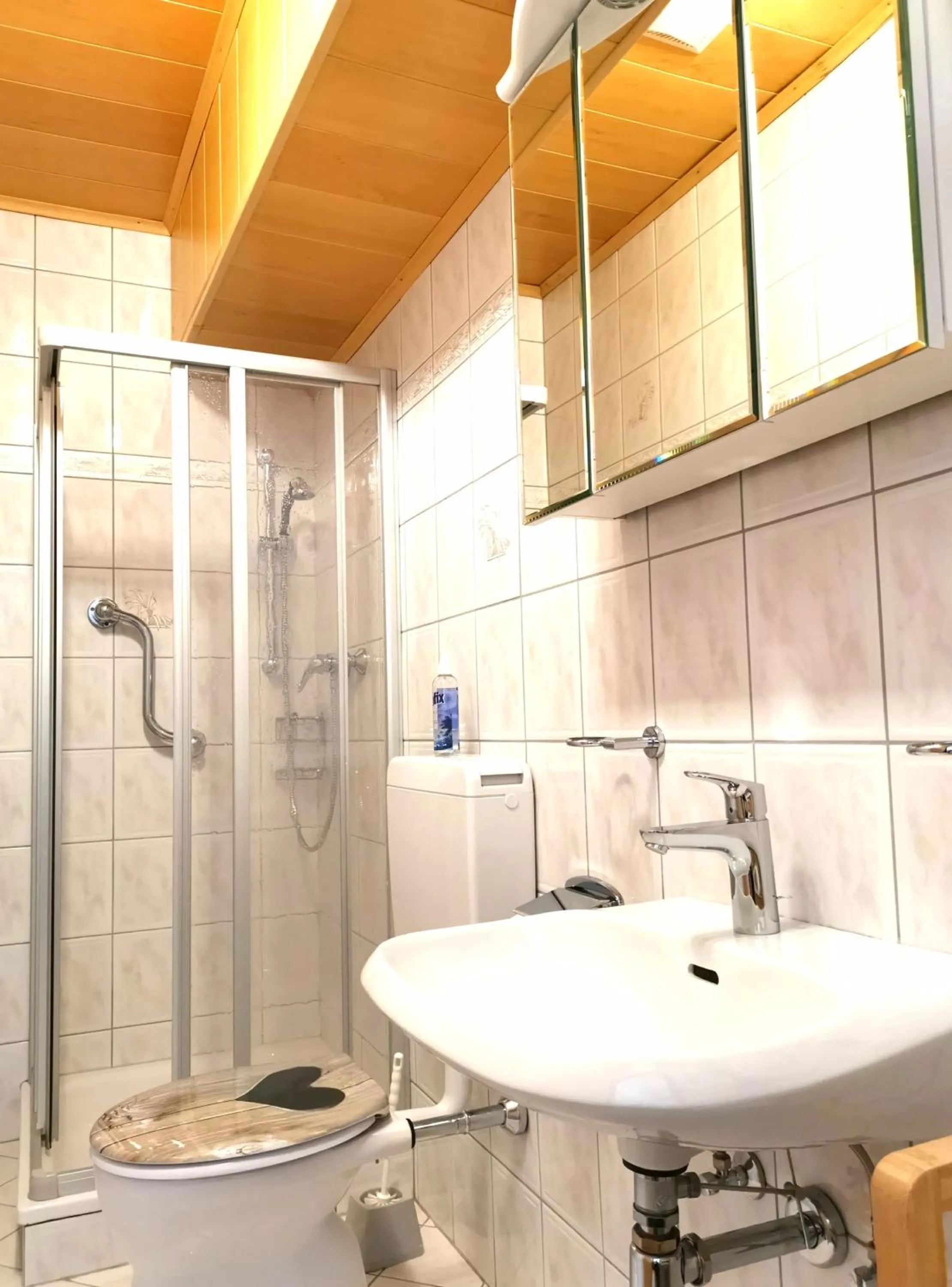 Bathroom in Ferienwohnung Schlögelhofer