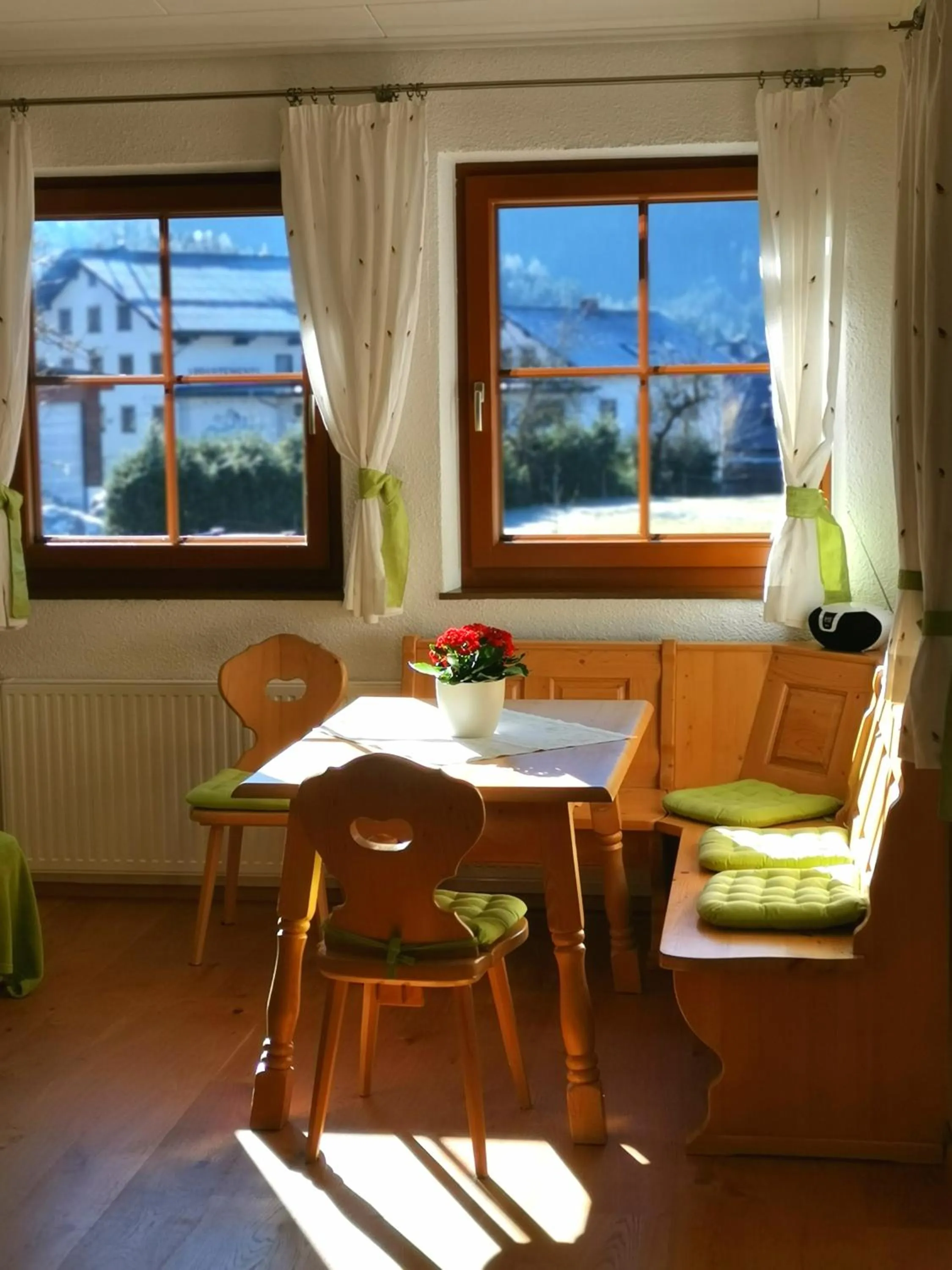 Dining area in Ferienwohnung Schlögelhofer