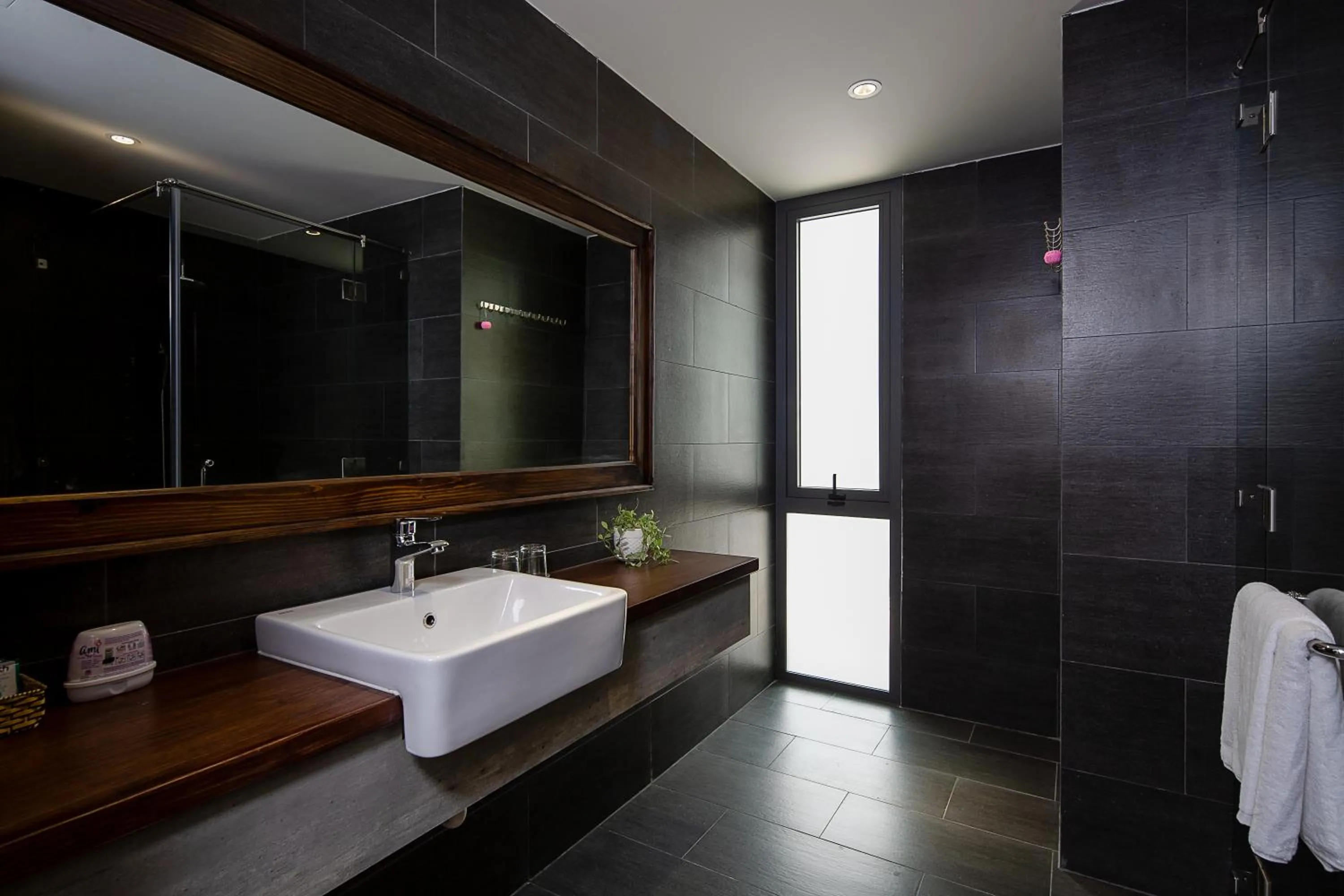 Shower in Tropical House Apartment Da Nang