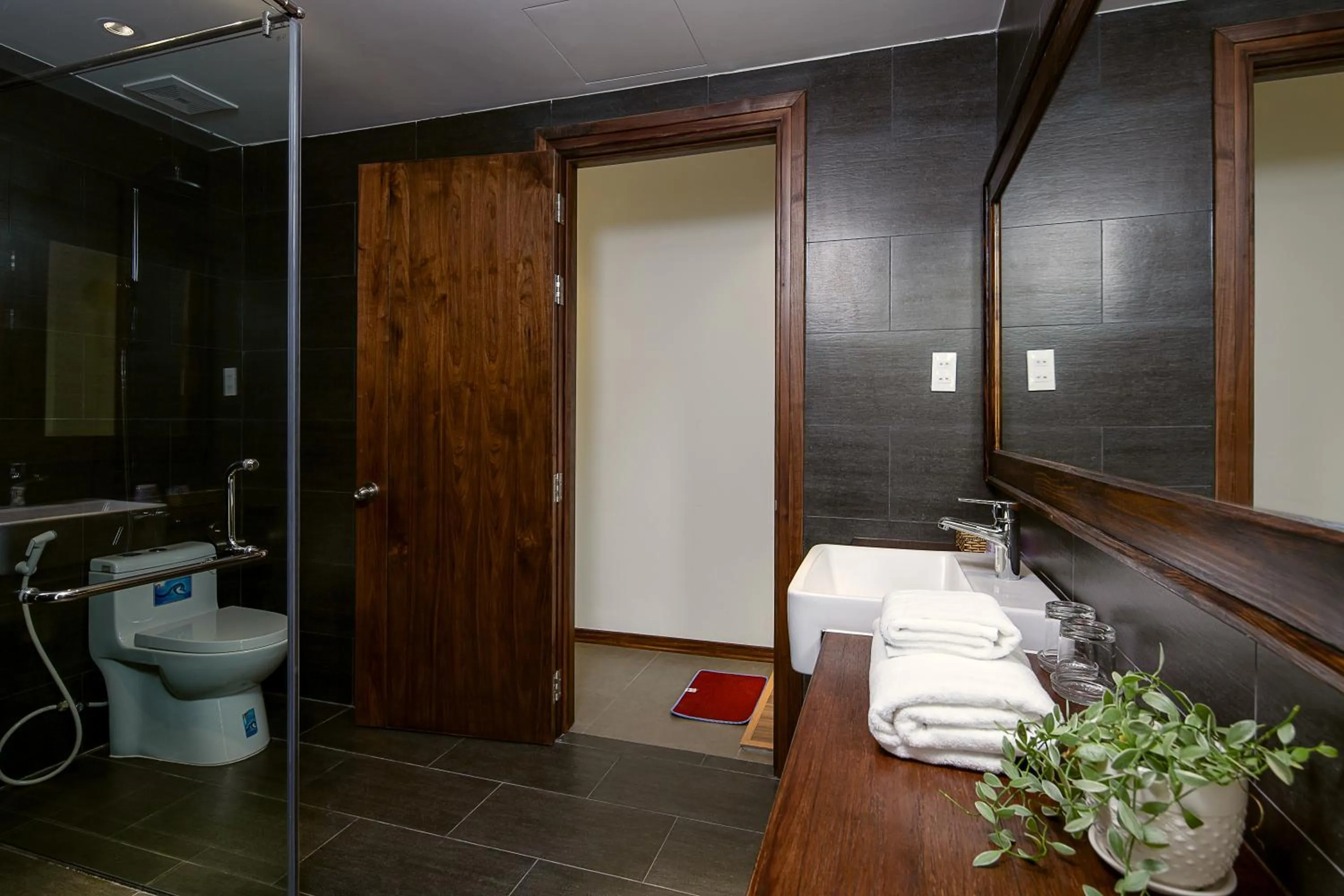 Shower in Tropical House Apartment Da Nang