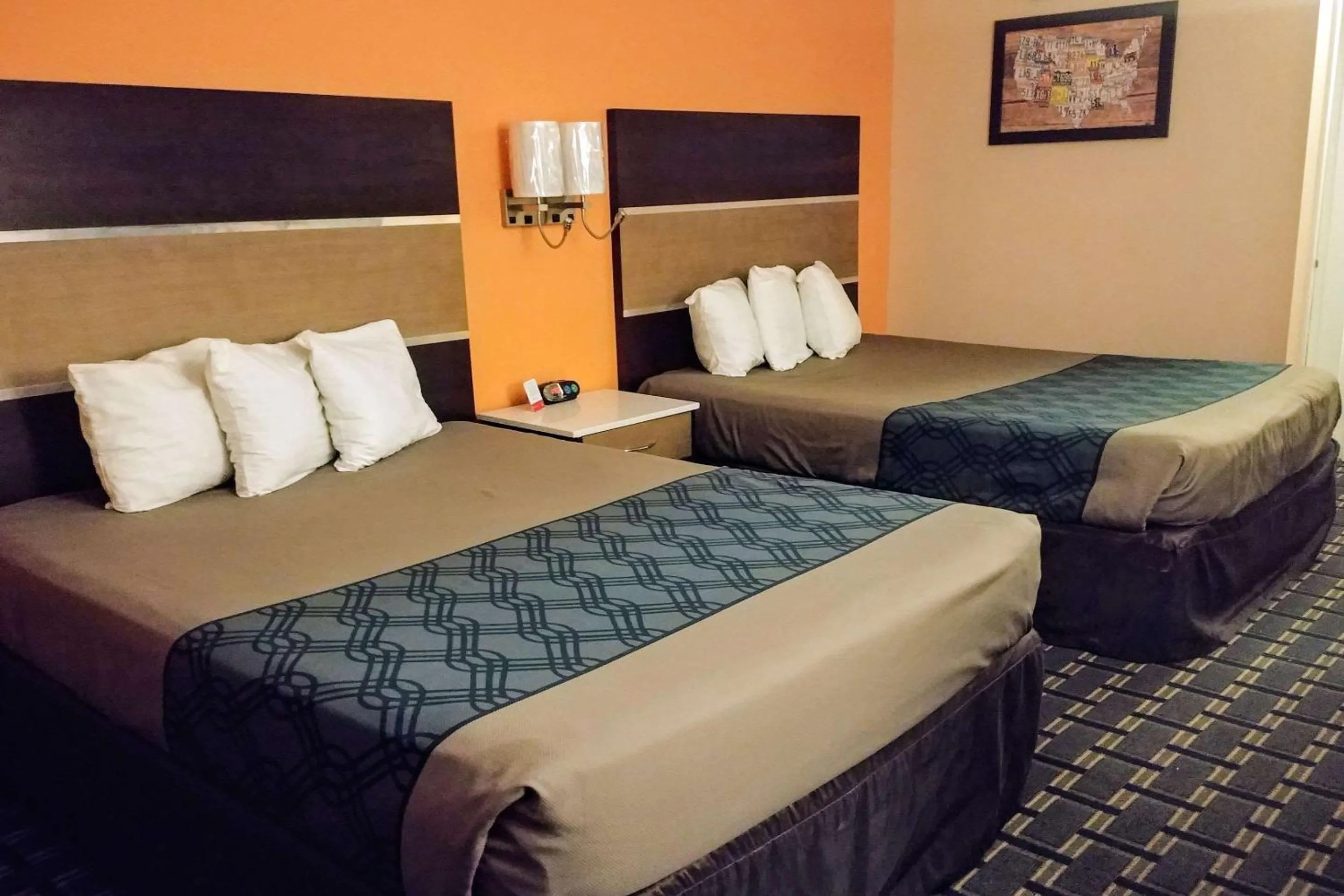 Bedroom in Econo Lodge Milldale - Southington