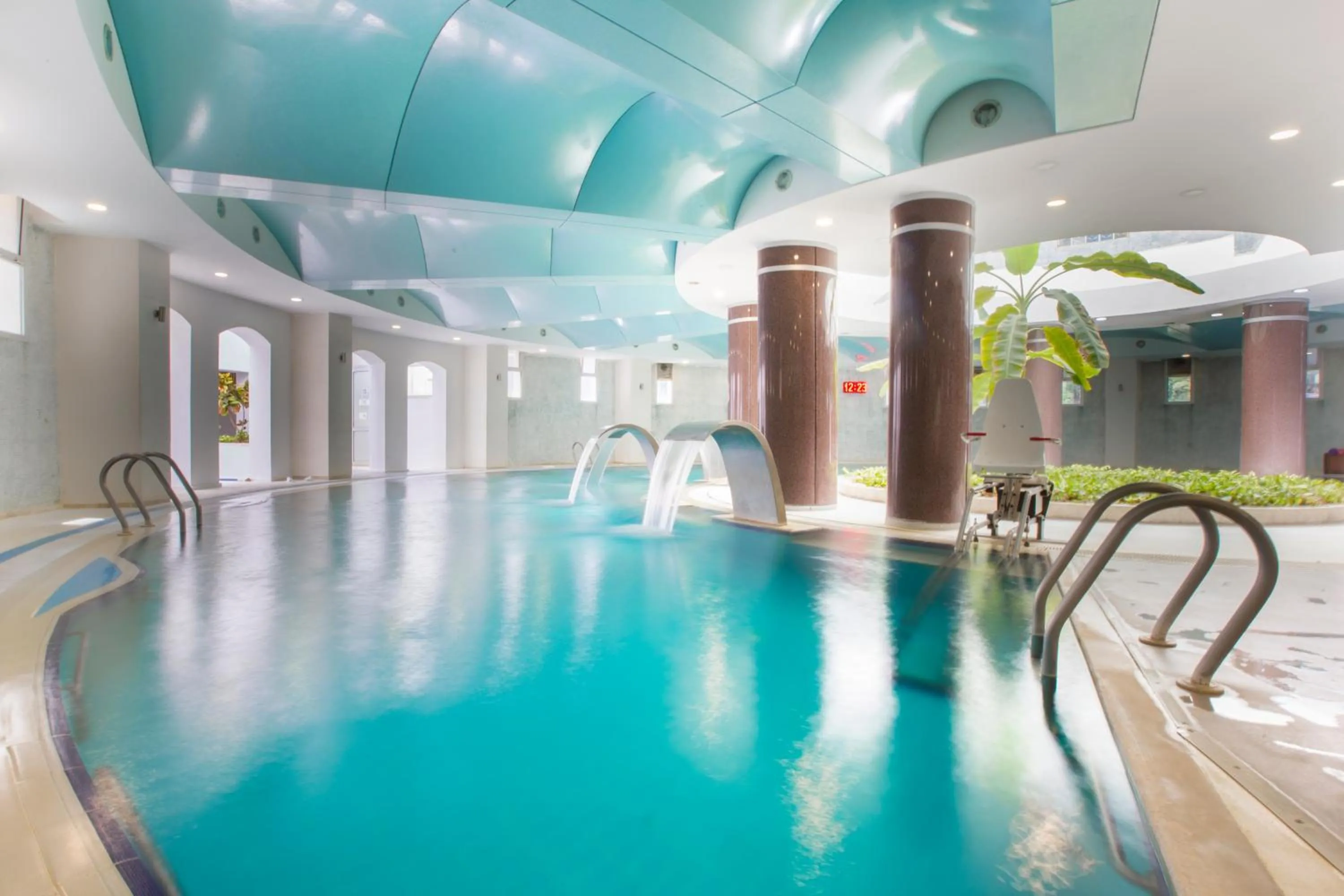 Swimming pool in Balcova Termal Hotel