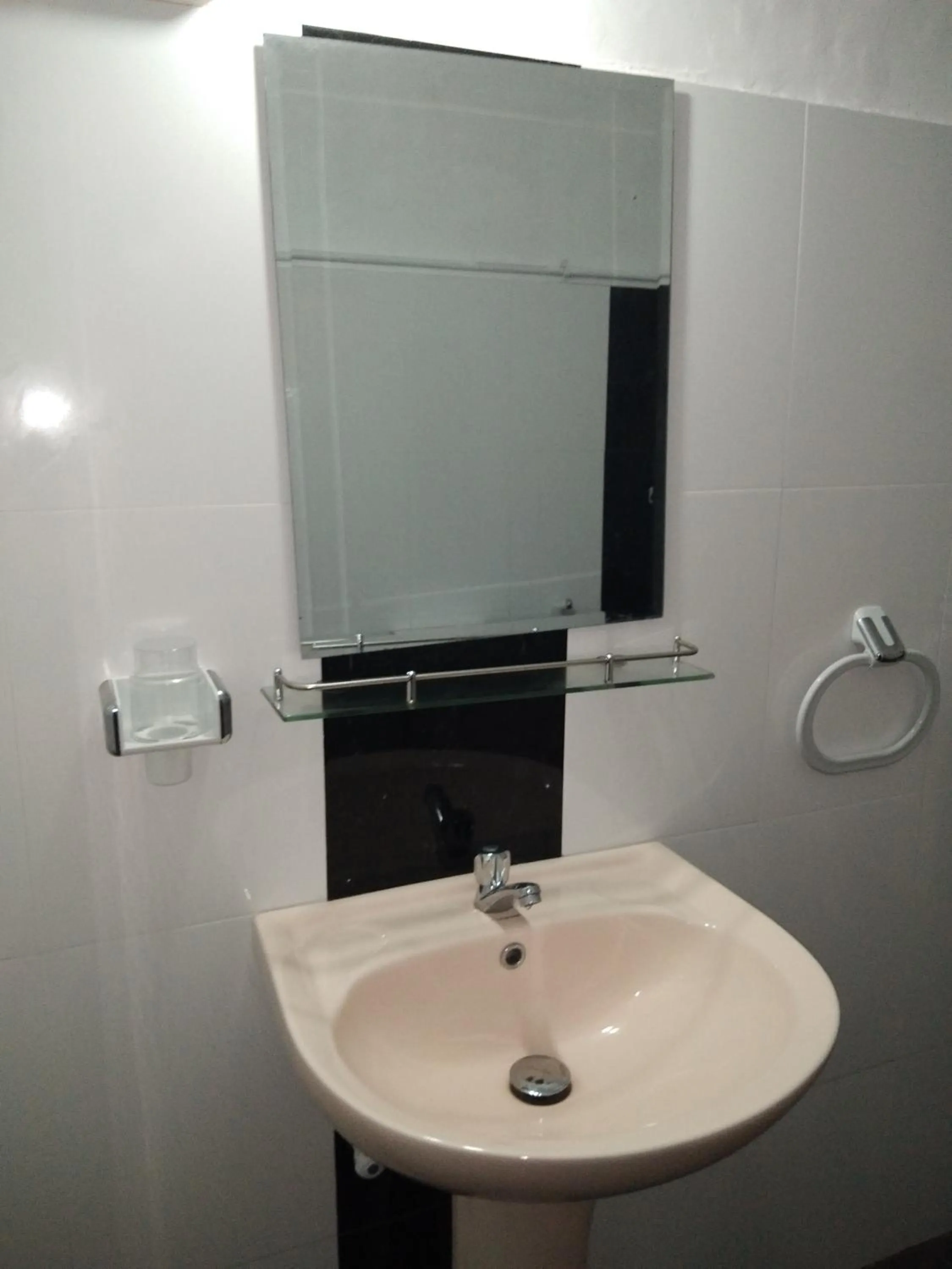 Bathroom in New SeaSide Inn Hikkaduwa