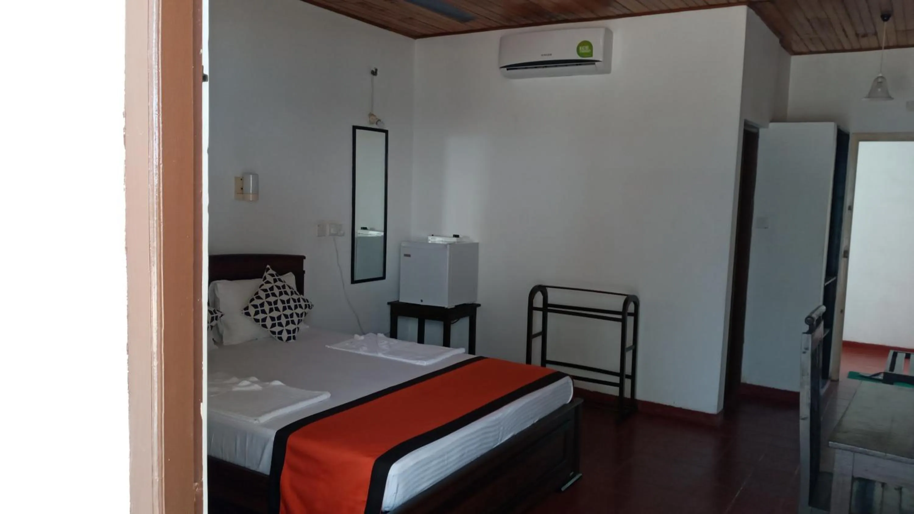 Bedroom, Bed in New SeaSide Inn Hikkaduwa