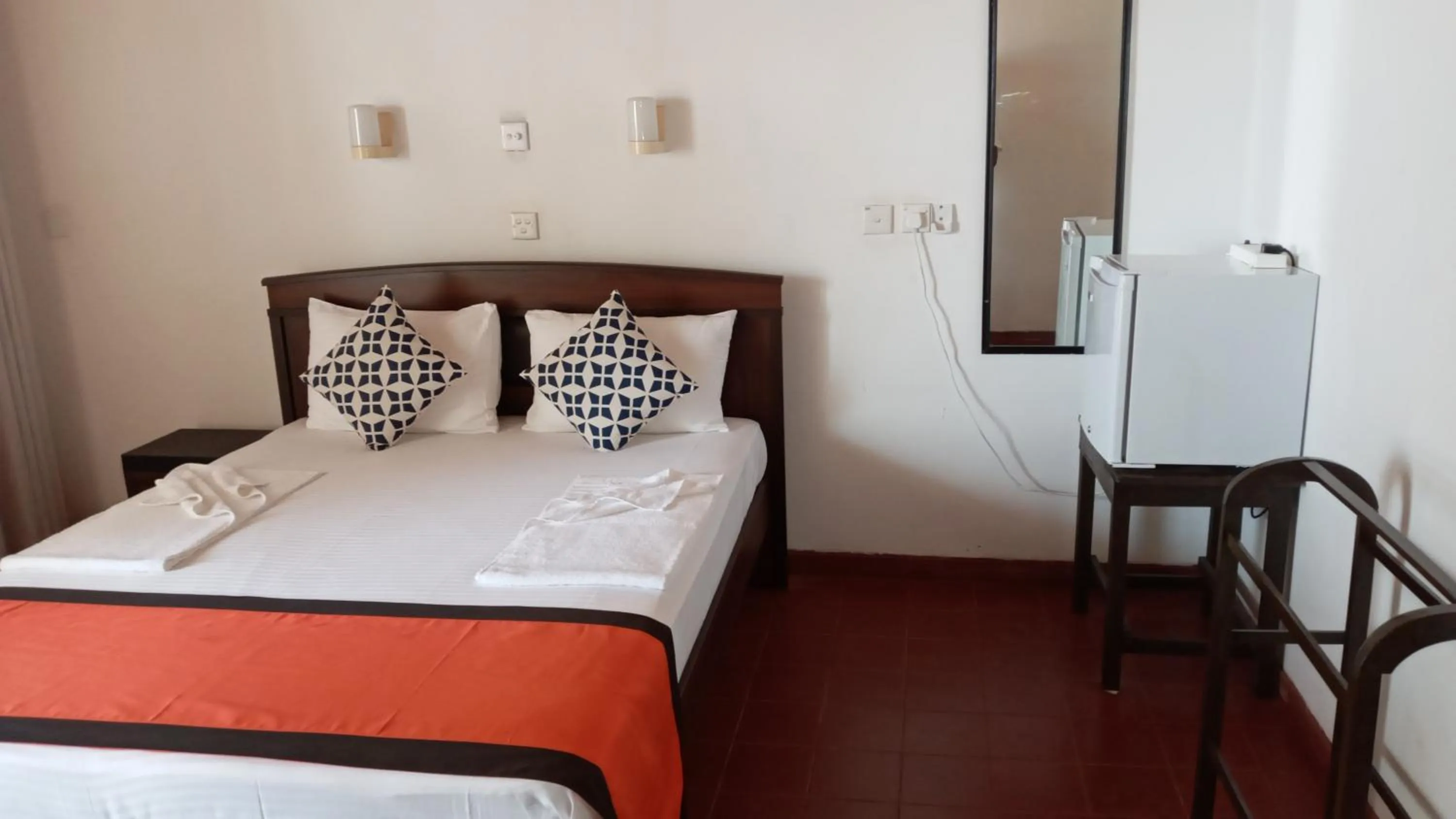 Bedroom, Bed in New SeaSide Inn Hikkaduwa