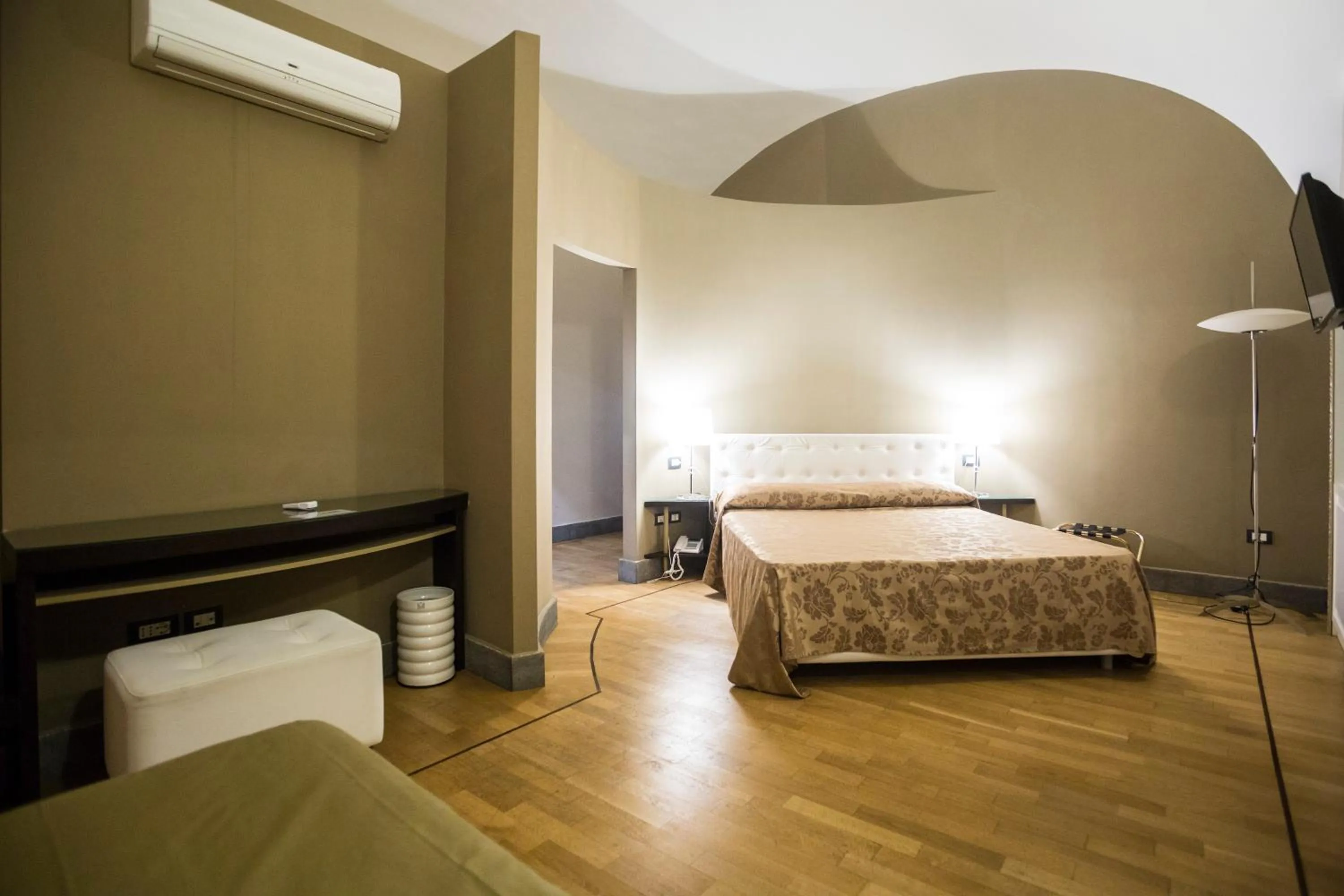 Photo of the whole room, Bed in Hotel Villa La Colombaia