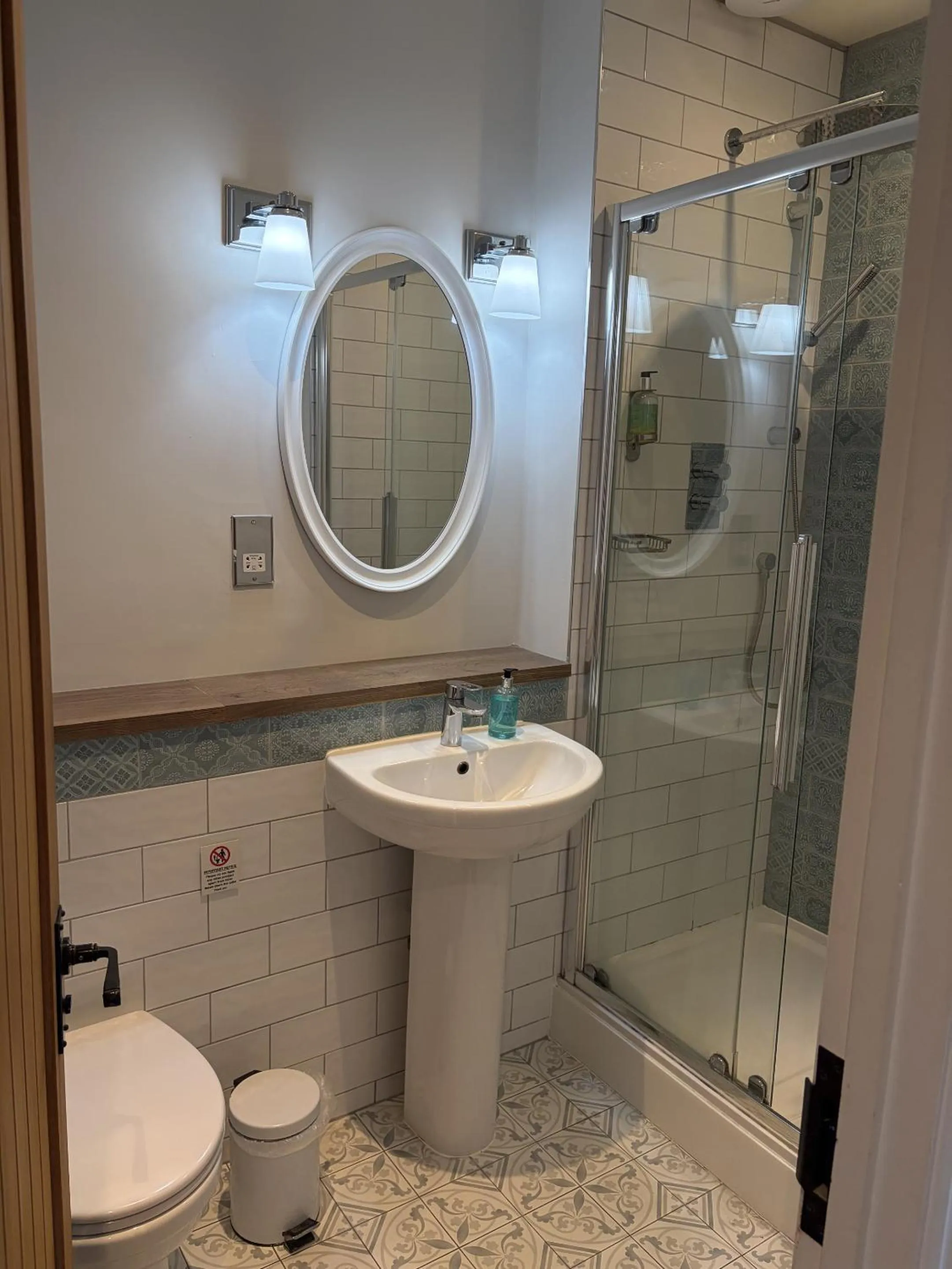 Bathroom in The Walhampton Arms