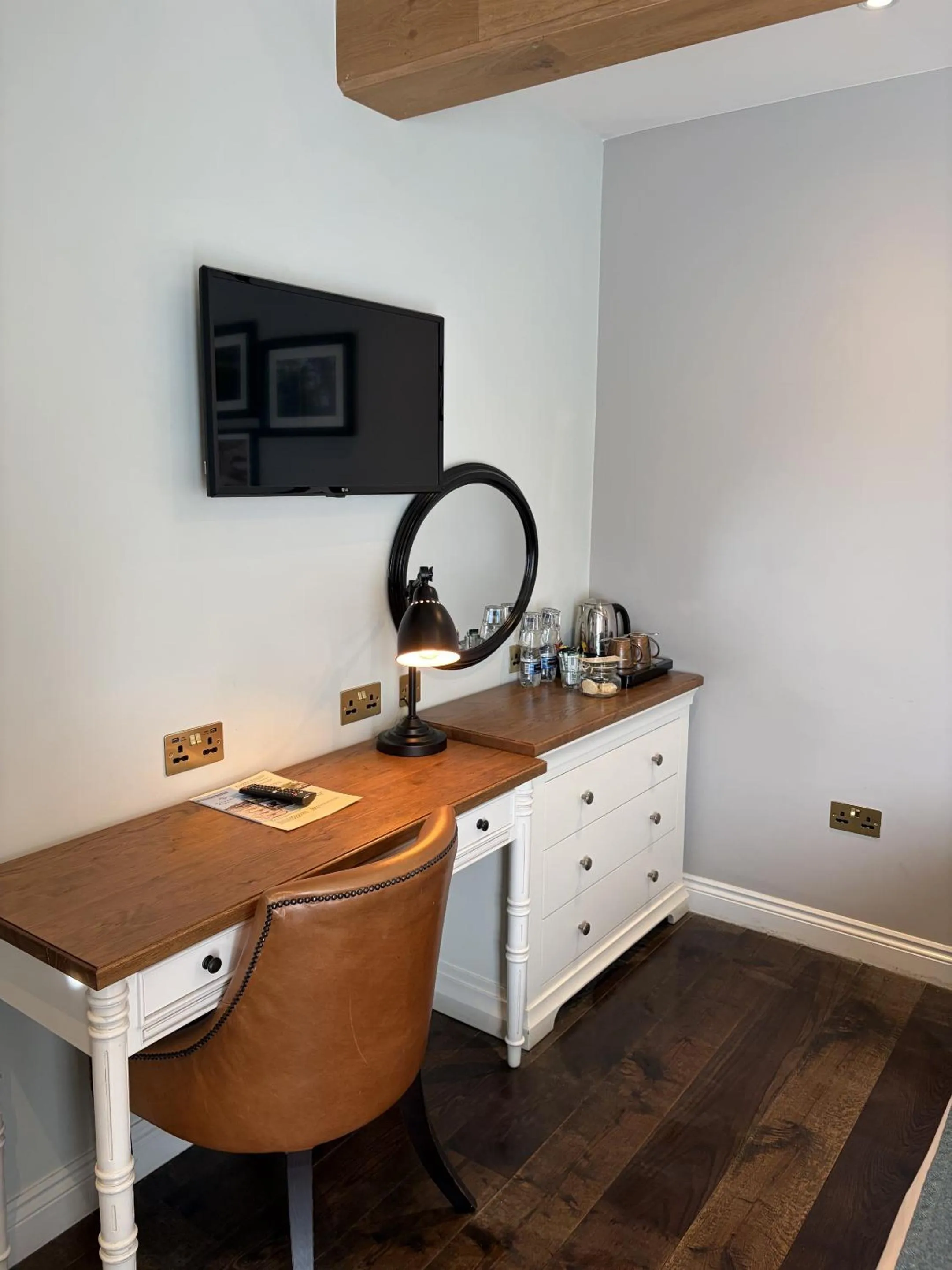 Bedroom in The Walhampton Arms