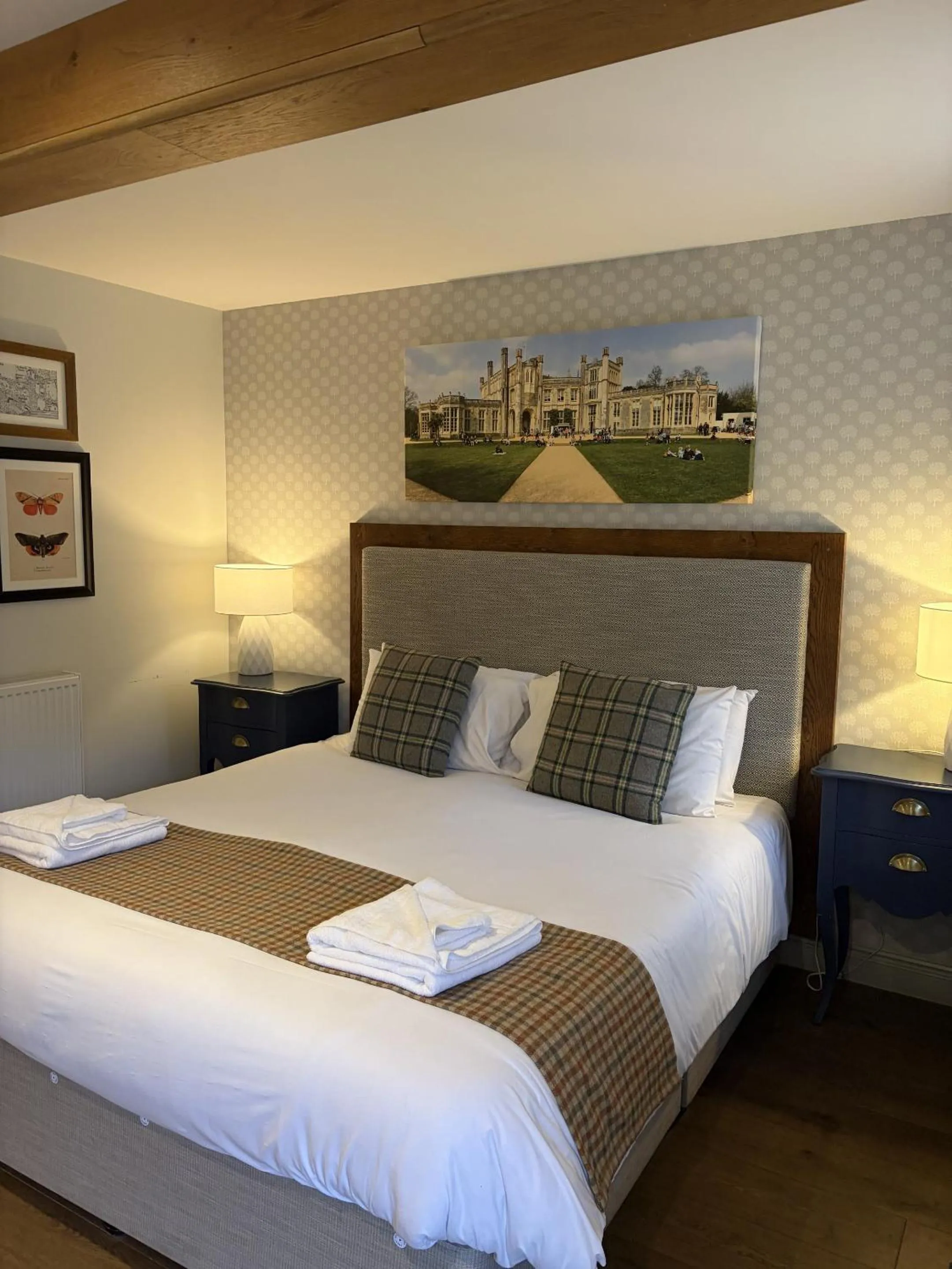 Bedroom, Bed in The Walhampton Arms
