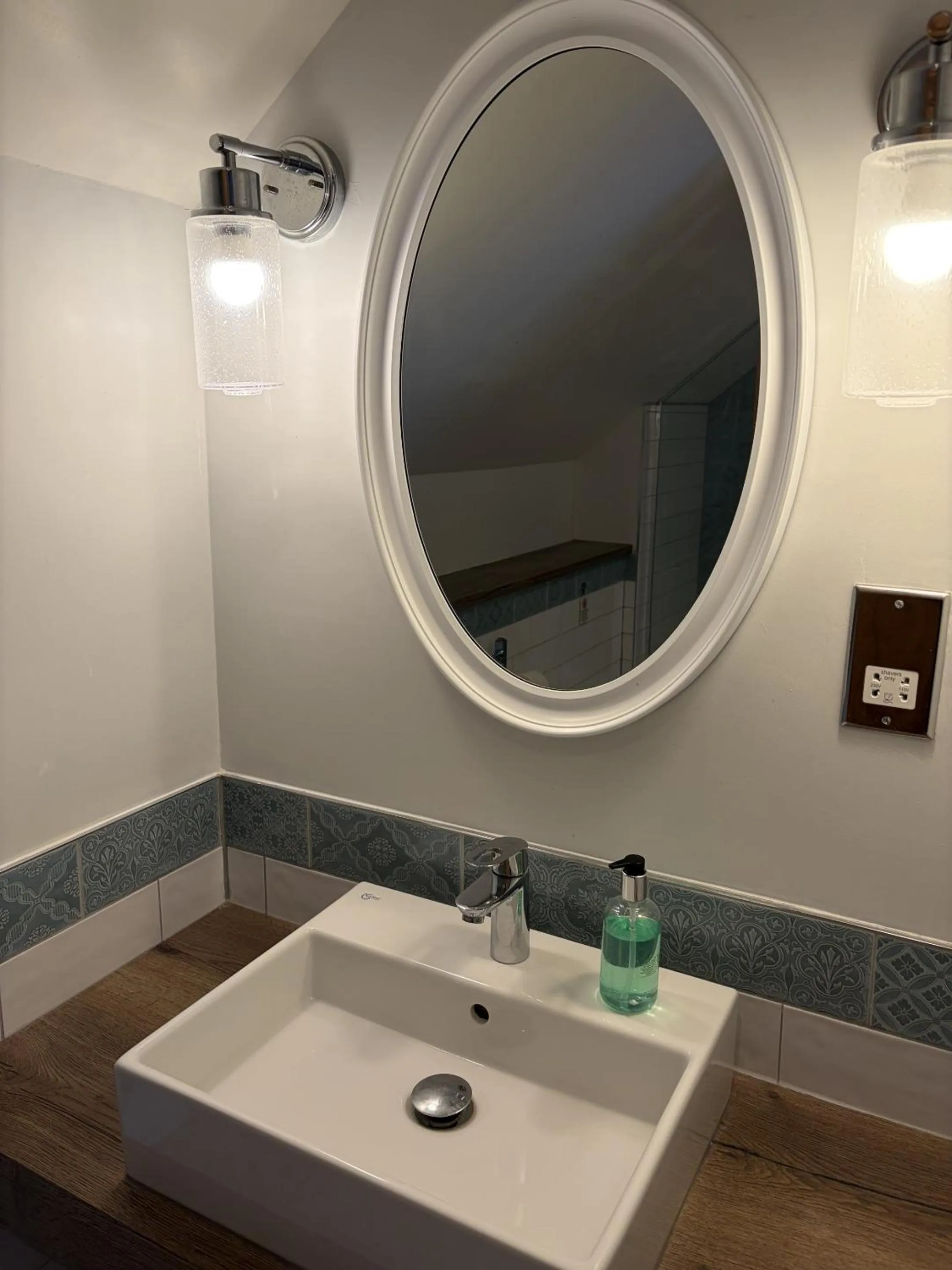 Bathroom in The Walhampton Arms