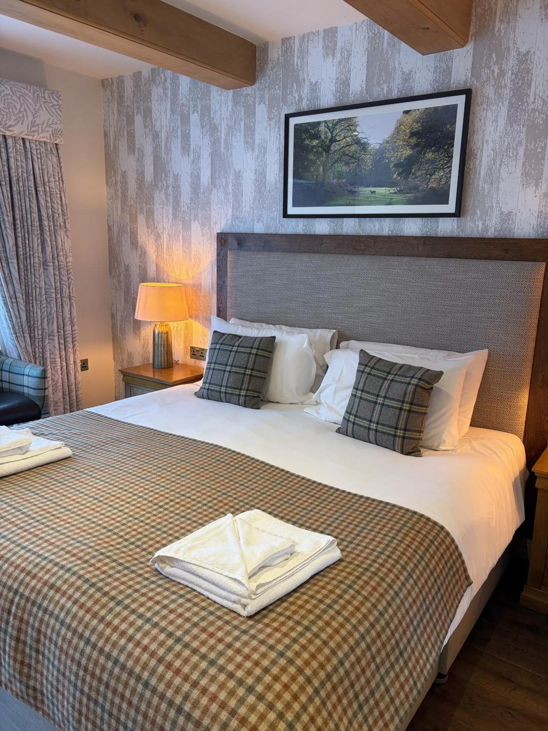 Bedroom, Bed in The Walhampton Arms