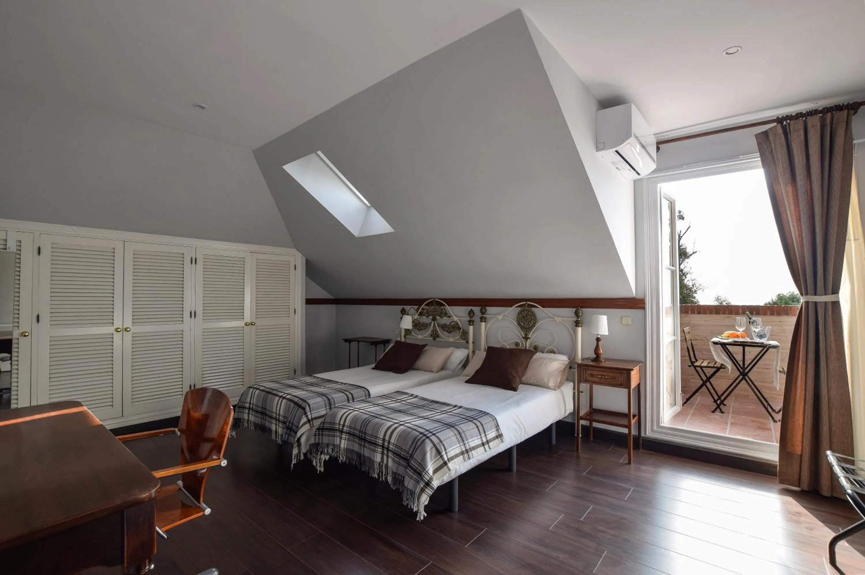 Bedroom in Villa Antumalal B&B